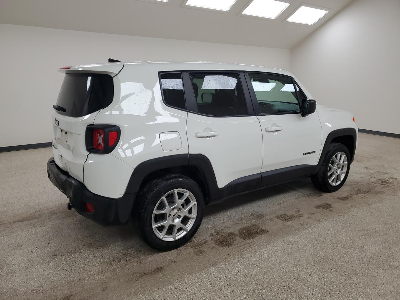 2023 Jeep Renegade Latitude White vin: ZACNJDB16PPP68101 Damage: Rear Bumper Right Molding, Heavy Scratch, 1/8 To 1/2 Inch