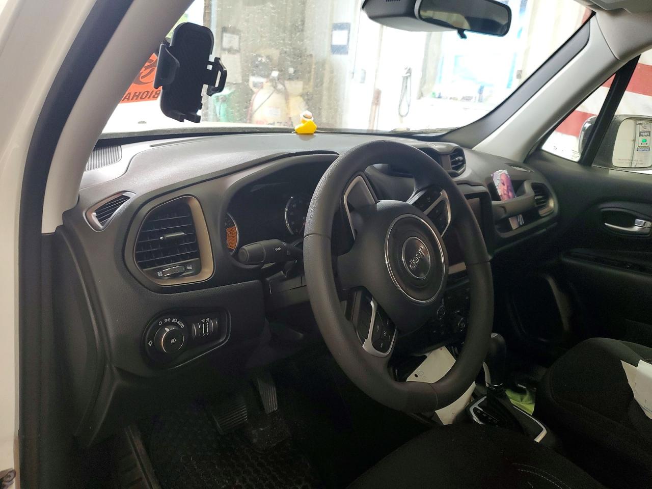 2023 Jeep Renegade Latitude Белый vin: ZACNJDB17PPP45023