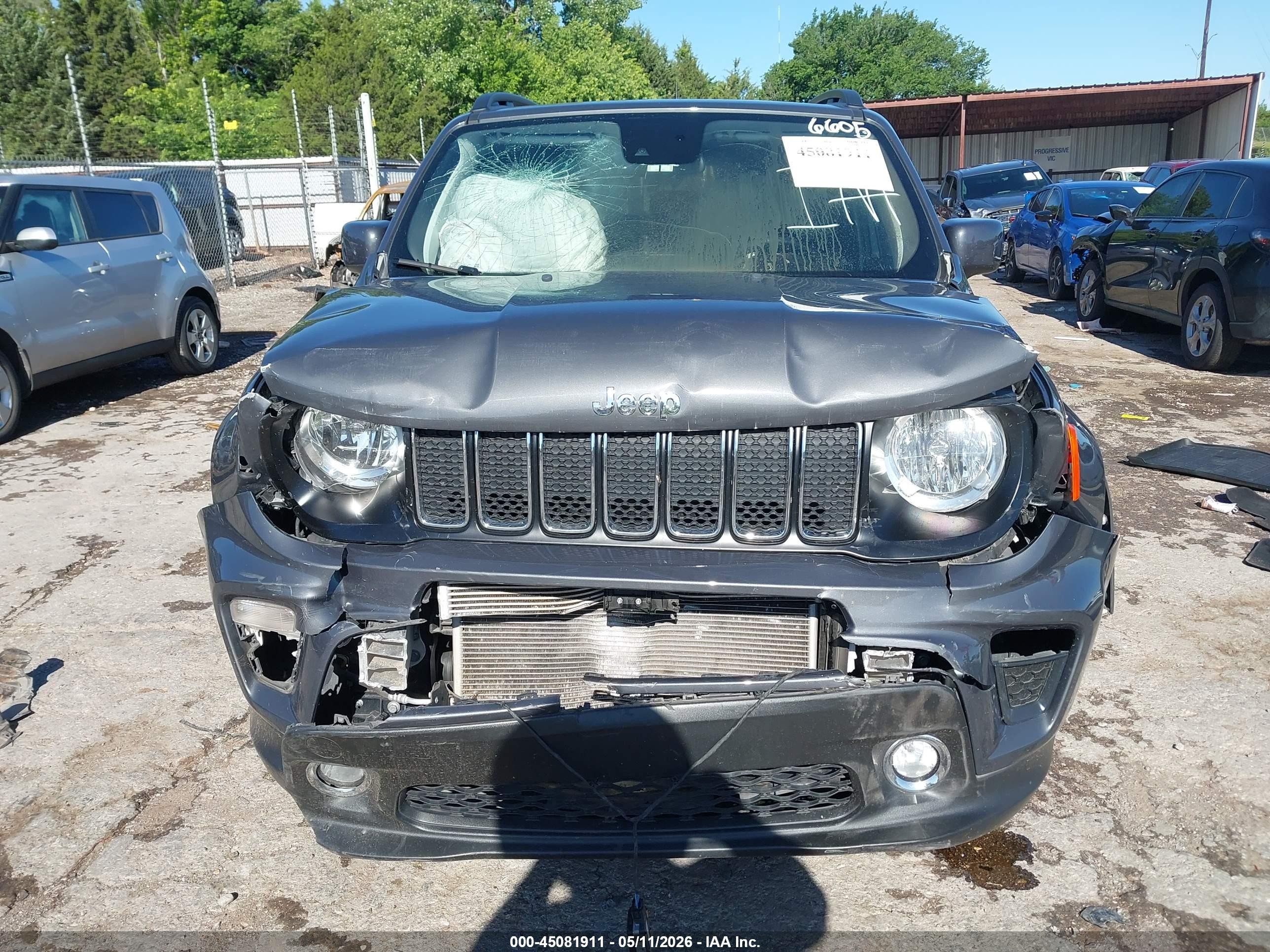 2021 Jeep Renegade Latitude 4x4 Серый vin: ZACNJDBB8MPN36605