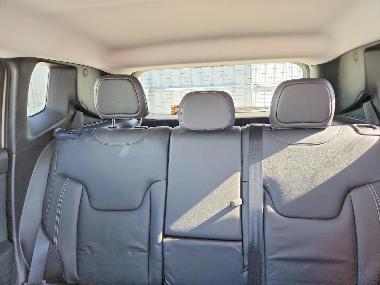 2021 Jeep Renegade Limited White vin: ZACNJDD13MPN32627
