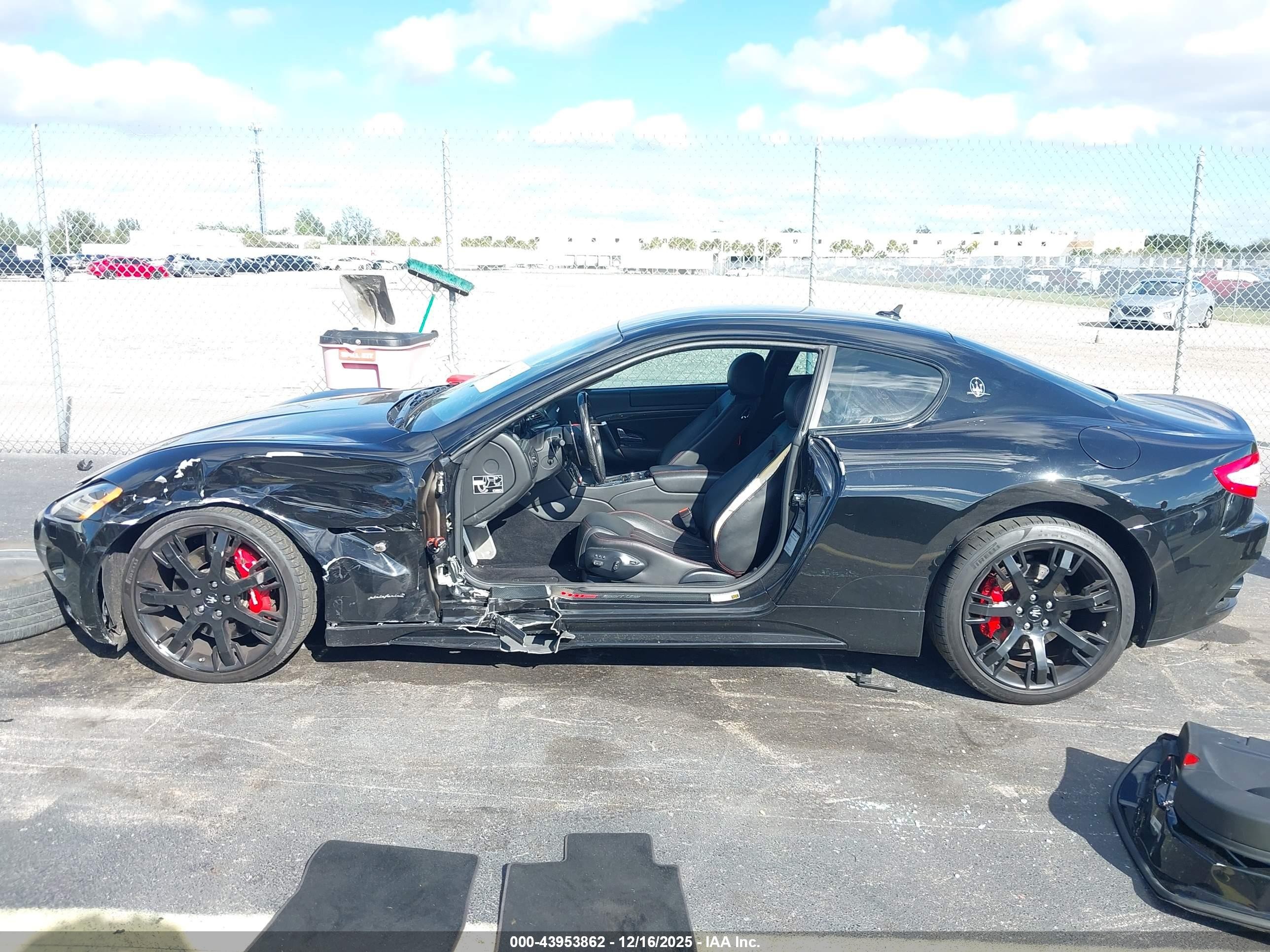 2011 Maserati Granturismo S Automatic Black vin: ZAM45KLA0B0058384