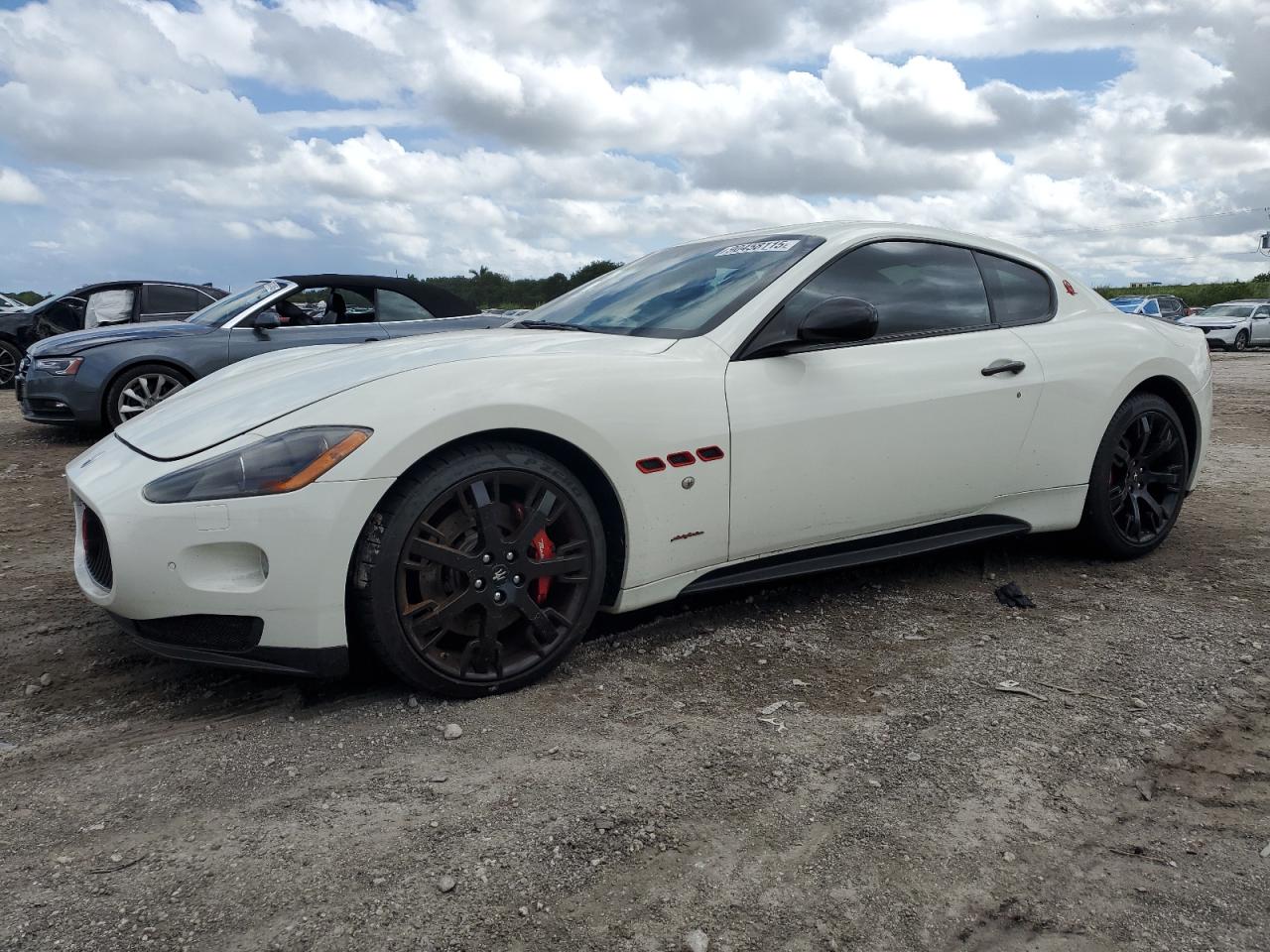 2010 Maserati Granturismo S White vin: ZAM45KLA1A0051944