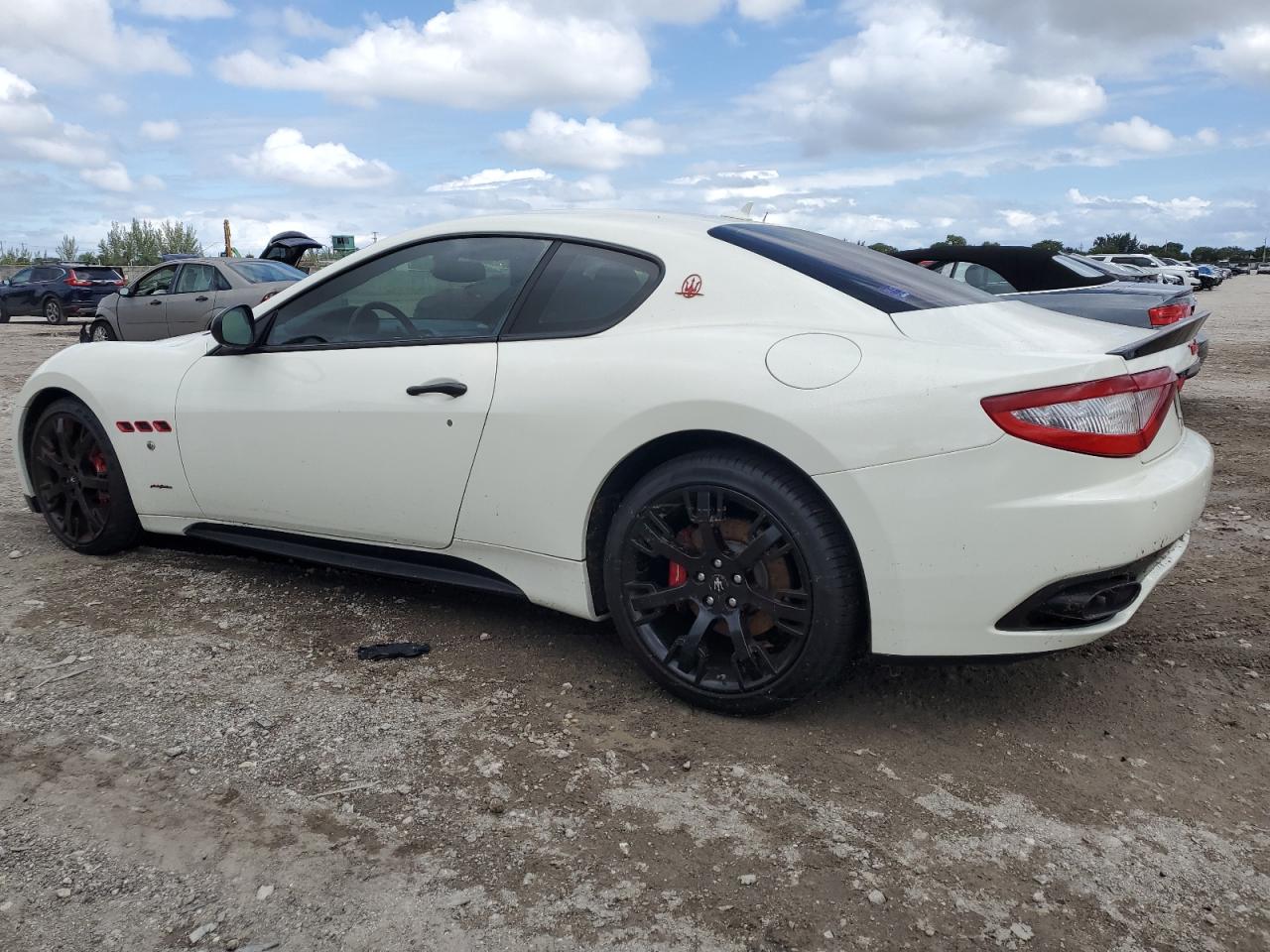 2010 Maserati Granturismo S White vin: ZAM45KLA1A0051944