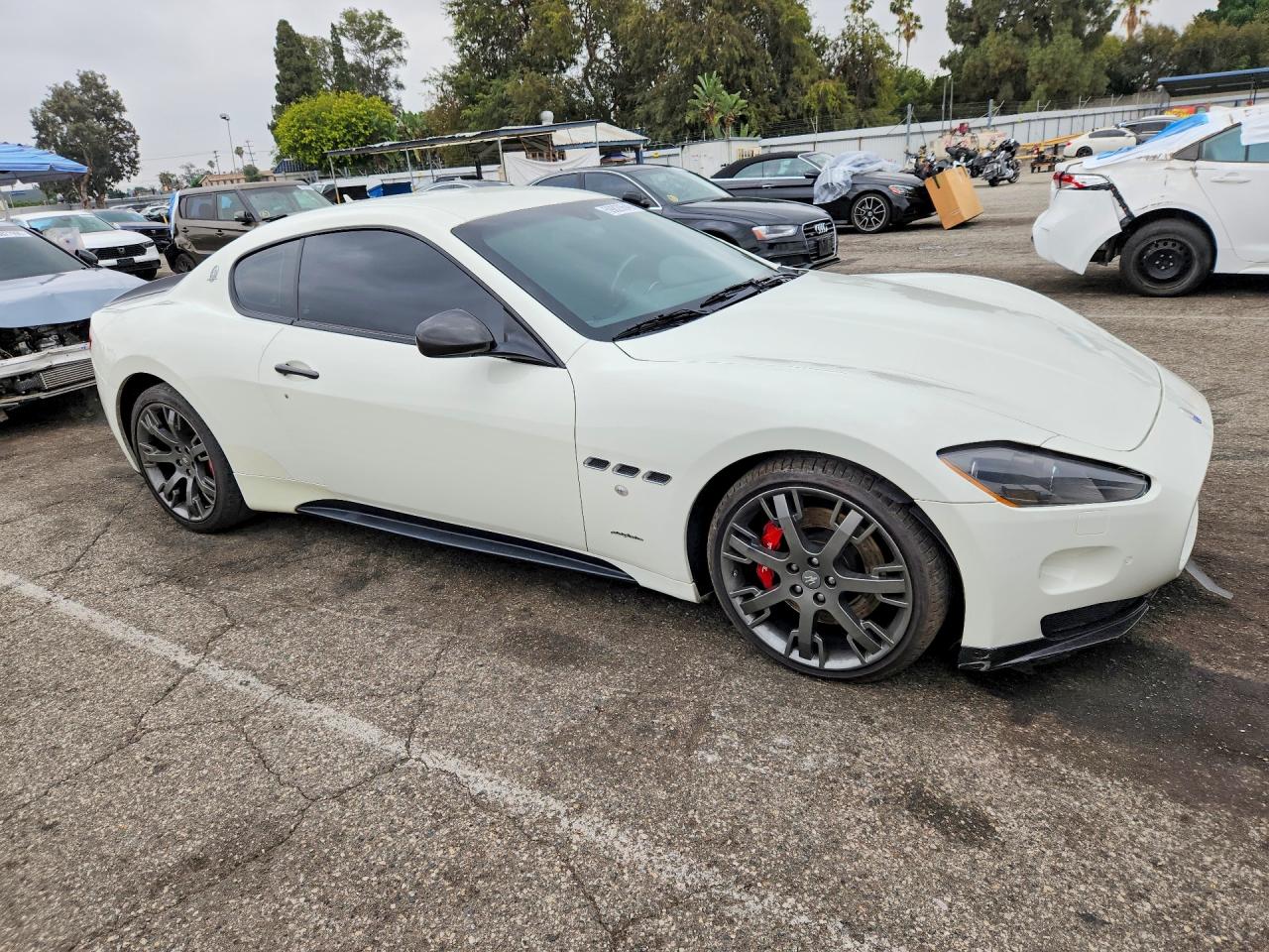 2010 Maserati Granturismo S White vin: ZAM45KLA1A0052821
