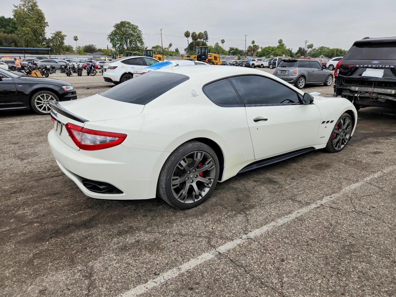 2010 Maserati Granturismo S White vin: ZAM45KLA1A0052821
