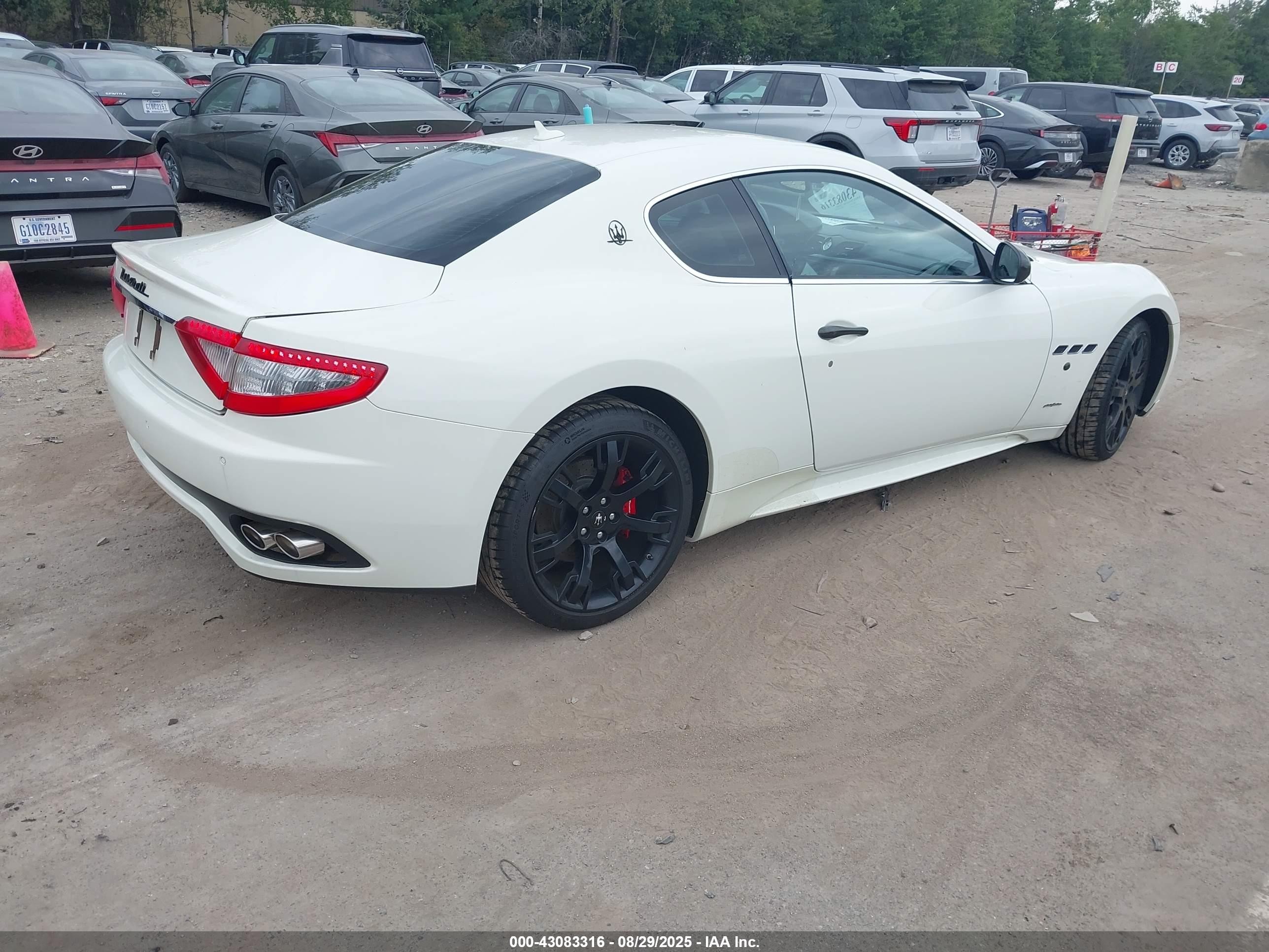 2012 Maserati Granturismo S Automatic White vin: ZAM45KLA6C0062246