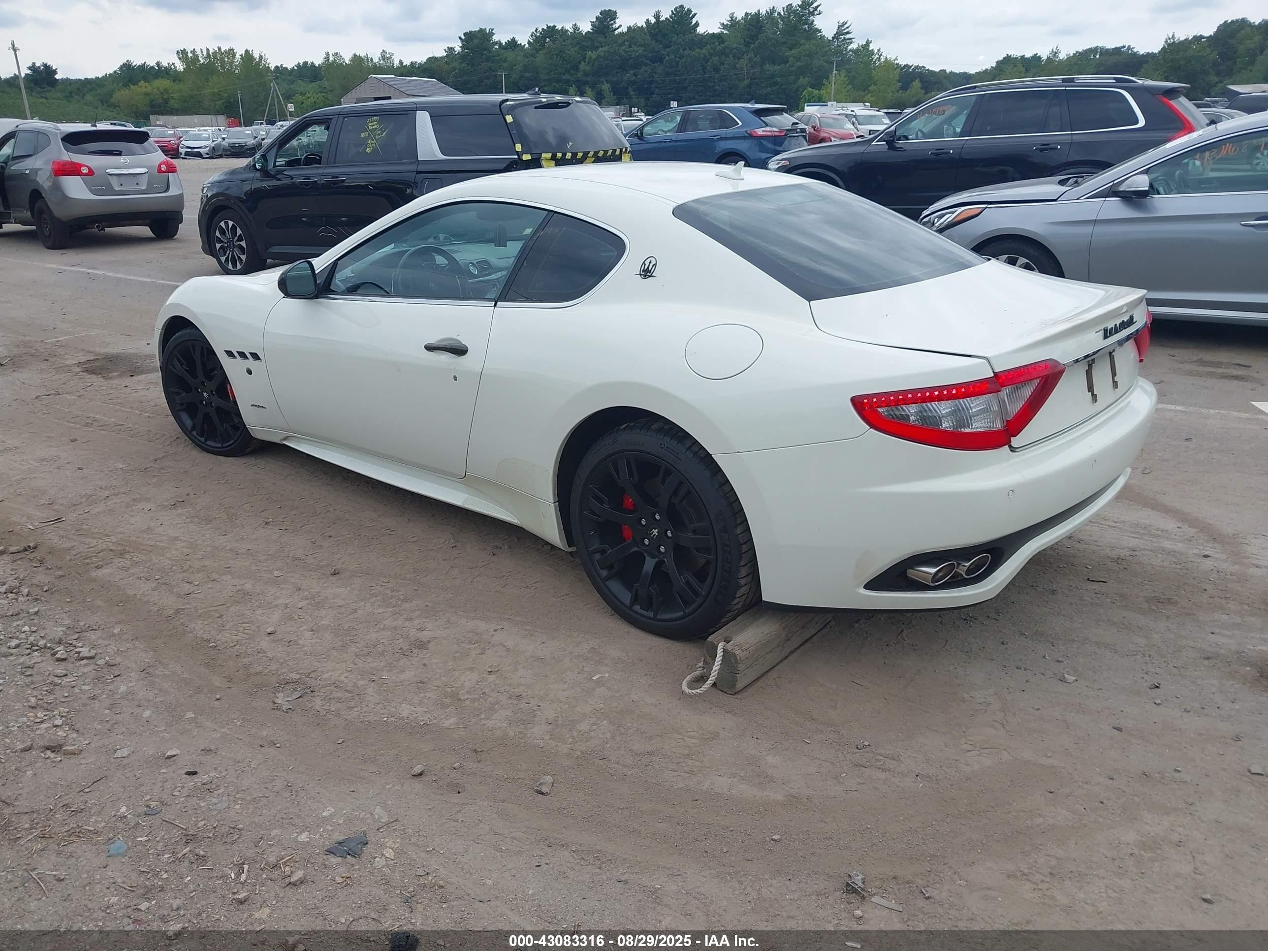 2012 Maserati Granturismo S Automatic White vin: ZAM45KLA6C0062246