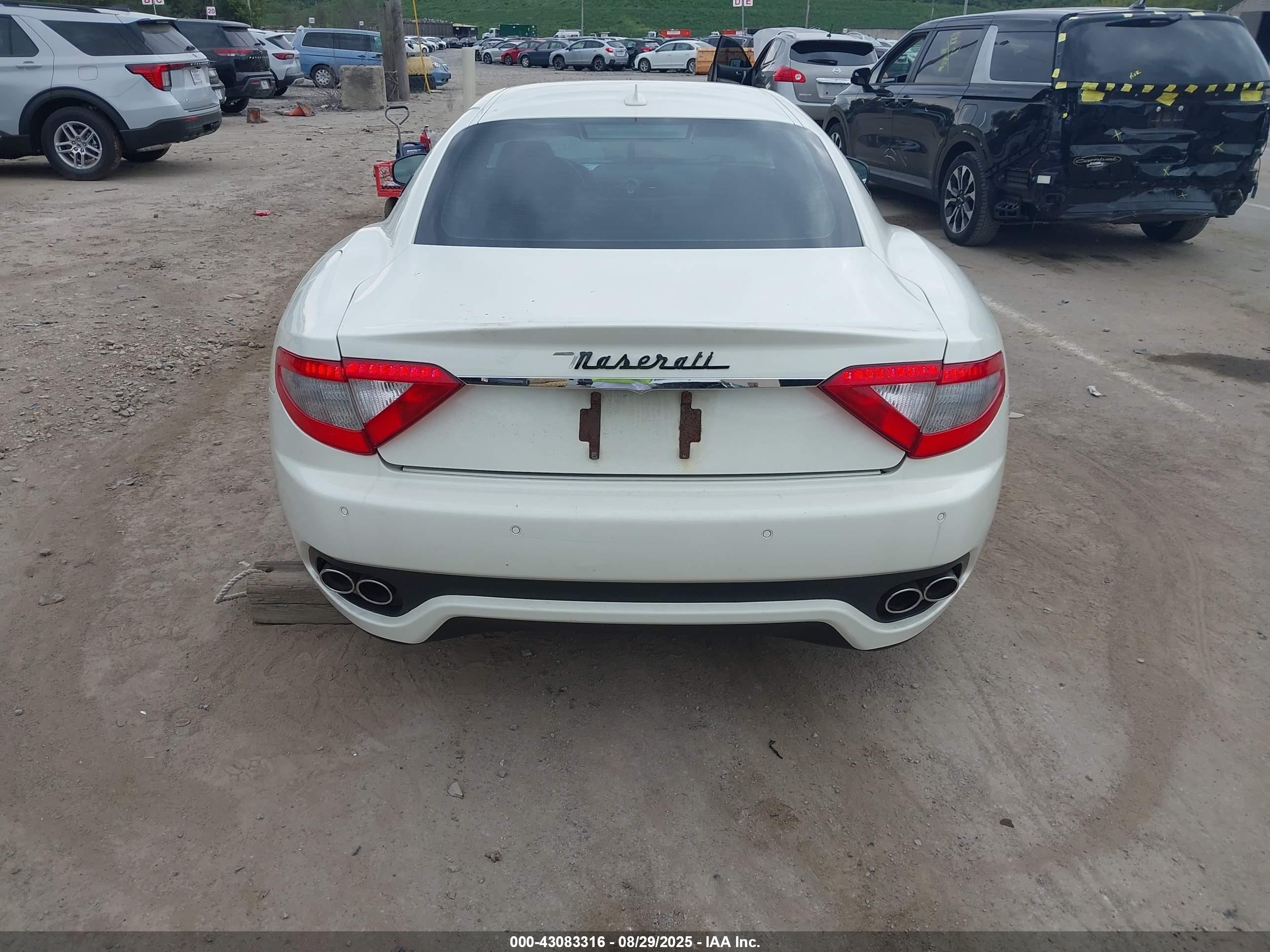2012 Maserati Granturismo S Automatic White vin: ZAM45KLA6C0062246