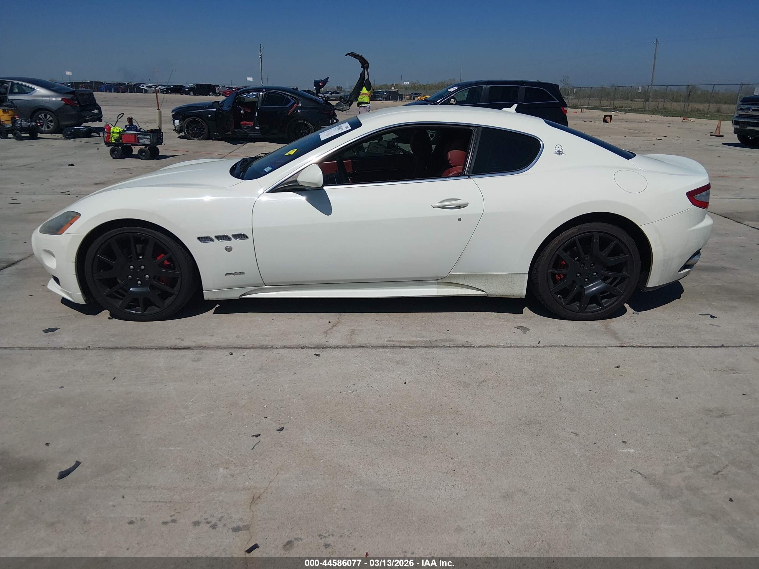 2012 Maserati Granturismo S Automatic White vin: ZAM45KLA6C0063977