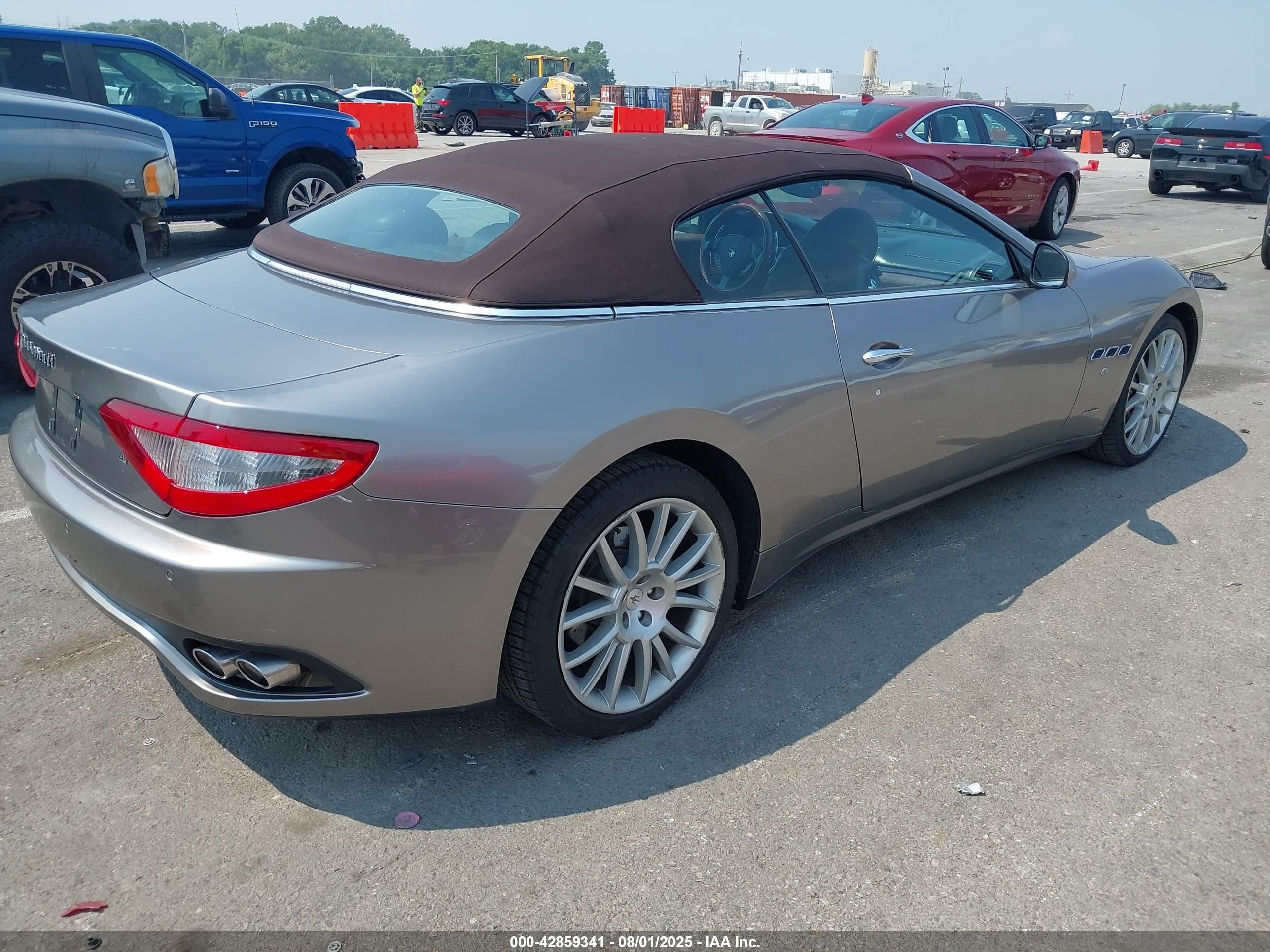 2010 Maserati Granturismo   Silver vin: ZAM45KMA0A0052372