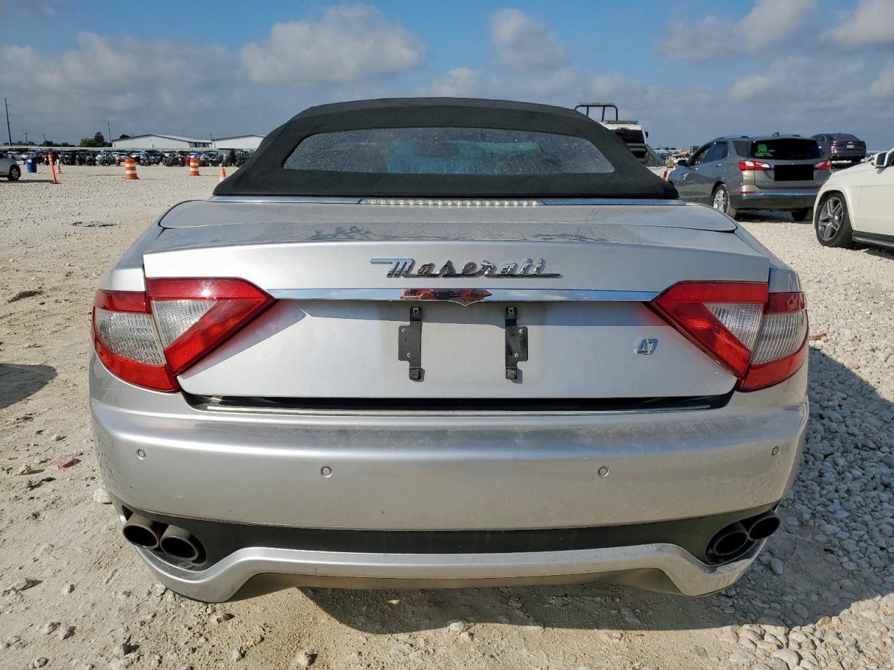 2010 Maserati Granturismo Silver vin: ZAM45KMA2A0052244