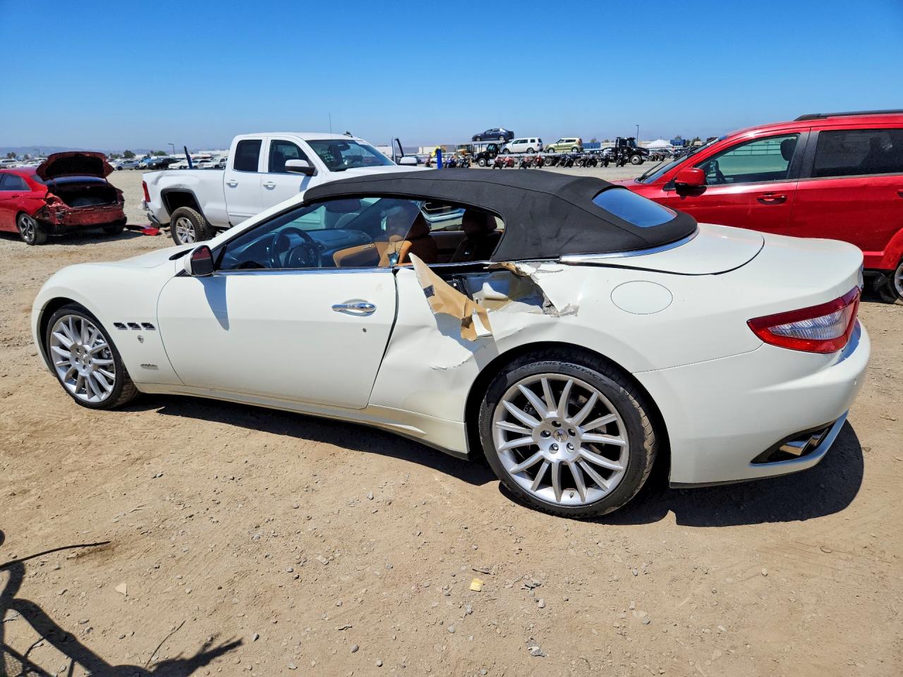 2010 Maserati Granturismo White vin: ZAM45KMA8A0052250