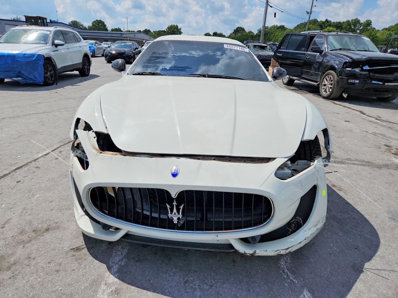 2014 Maserati Granturismo S White vin: ZAM45VLA8E0075360