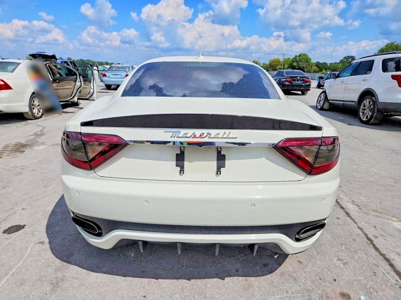 2014 Maserati Granturismo S White vin: ZAM45VLA8E0075360
