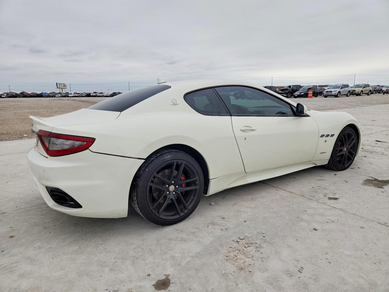 2018 Maserati Granturismo S Cream vin: ZAM45VLA9J0254050