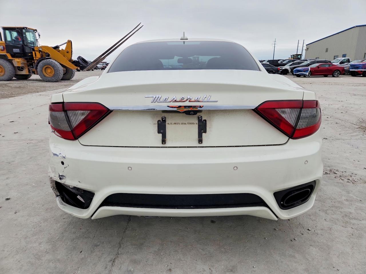 2018 Maserati Granturismo S Cream vin: ZAM45VLA9J0254050