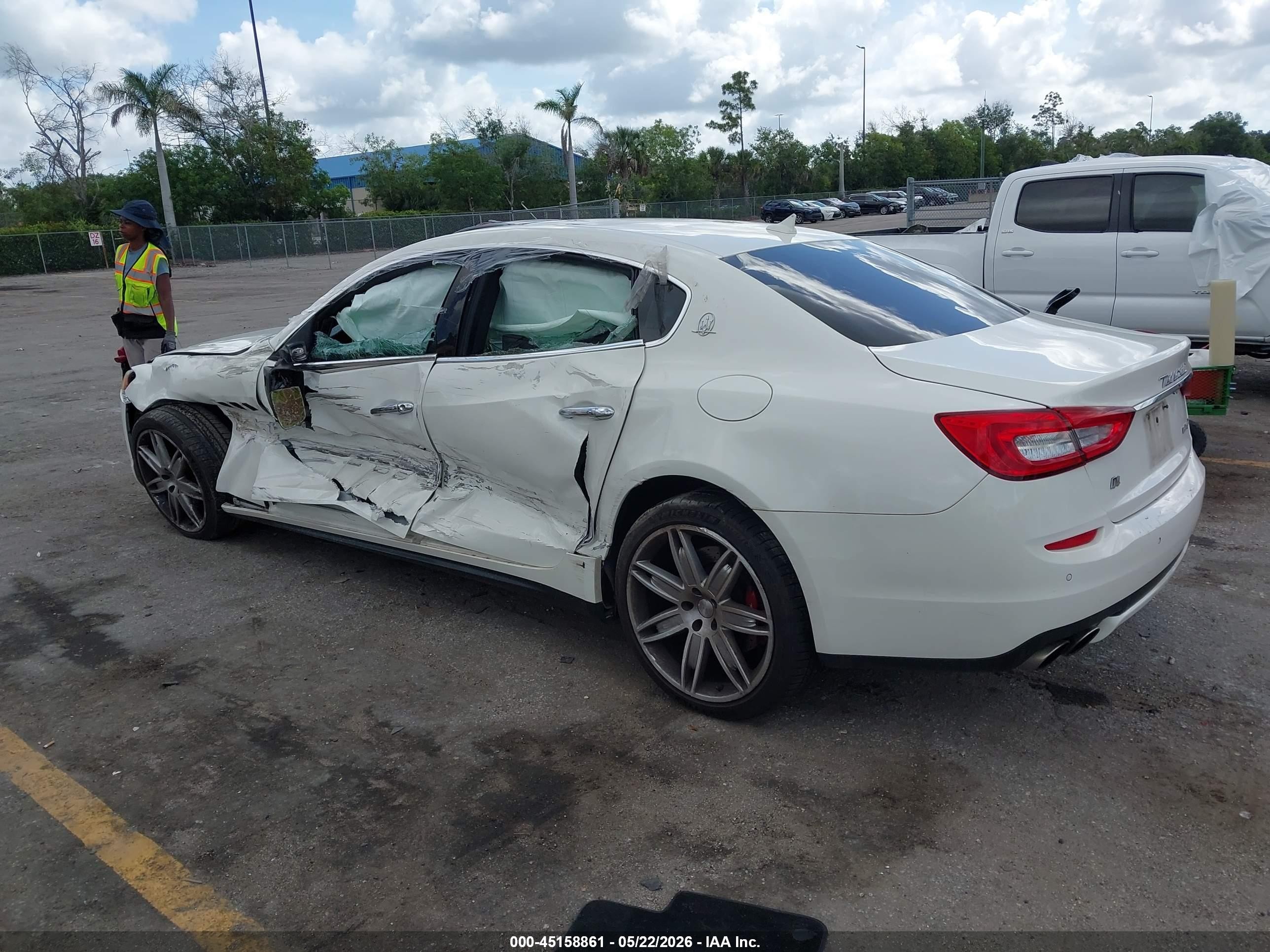 2015 Maserati Quattroporte S Q4 White vin: ZAM56RRA2F1151943