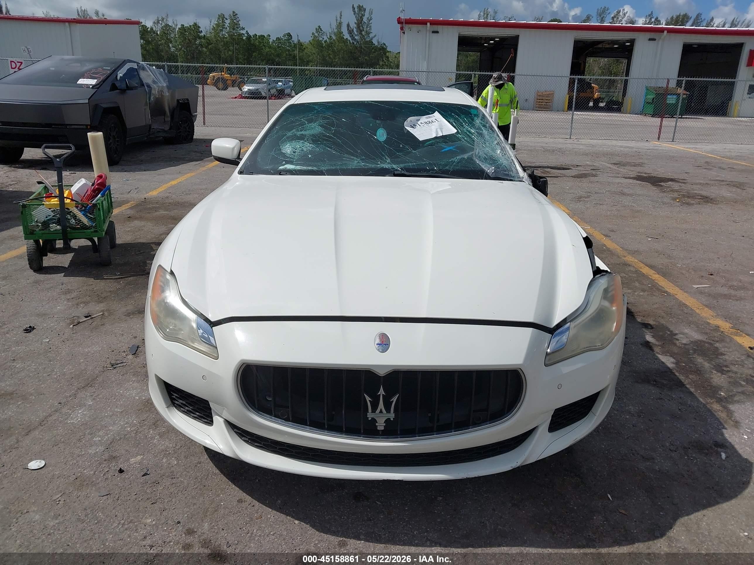 2015 Maserati Quattroporte S Q4 White vin: ZAM56RRA2F1151943