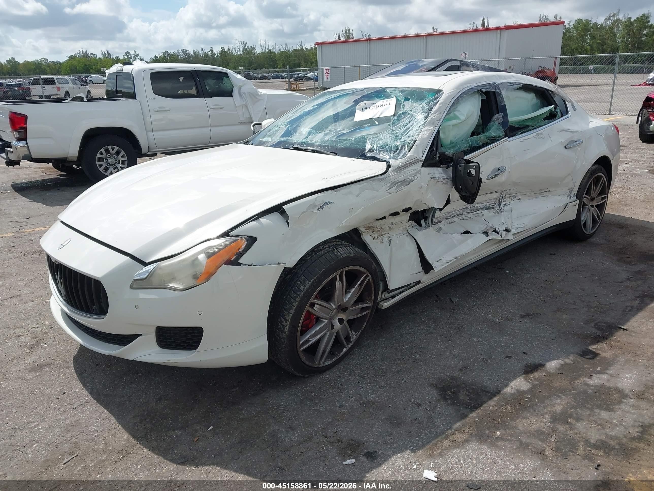 2015 Maserati Quattroporte S Q4 White vin: ZAM56RRA2F1151943