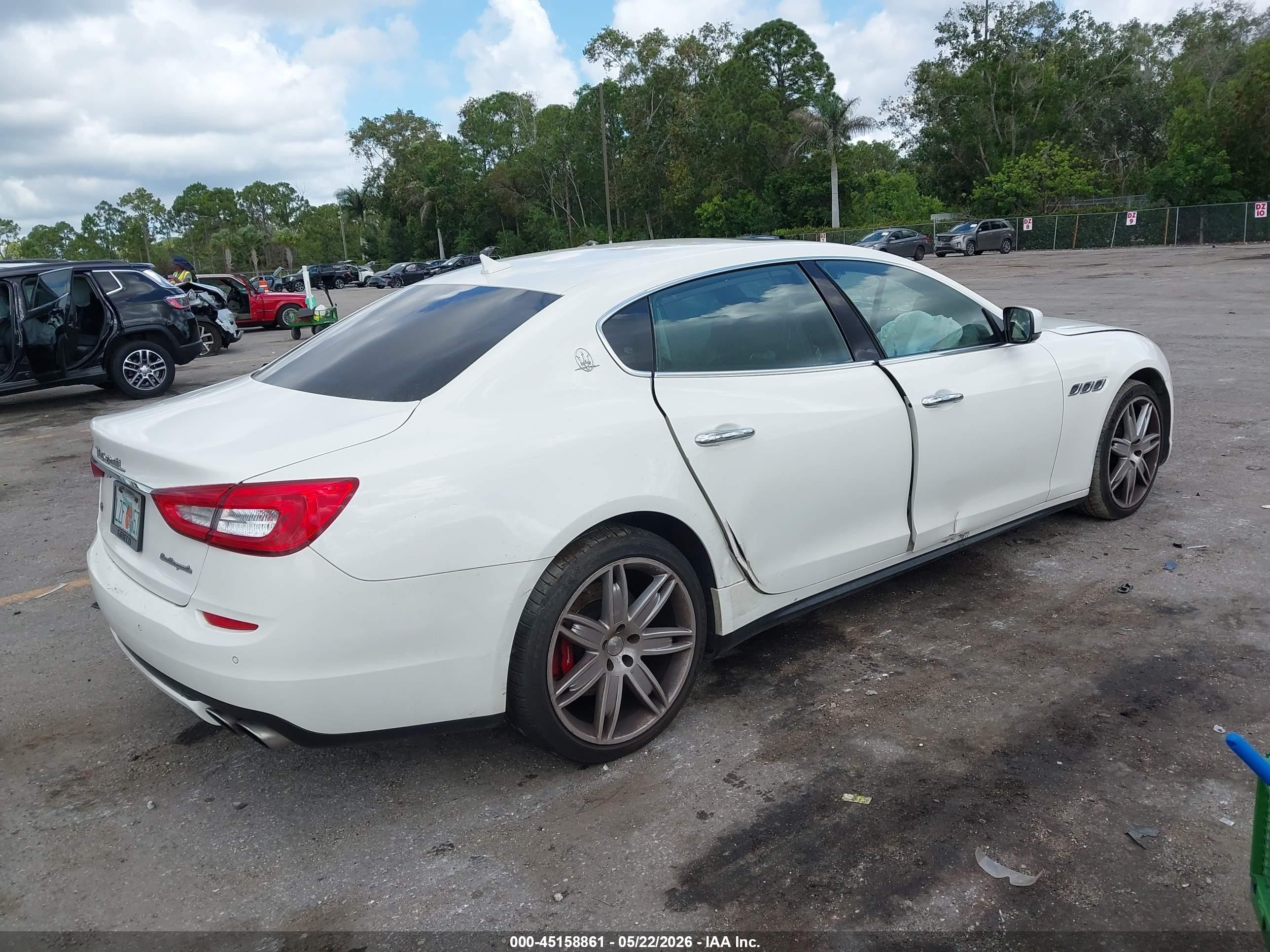 2015 Maserati Quattroporte S Q4 White vin: ZAM56RRA2F1151943