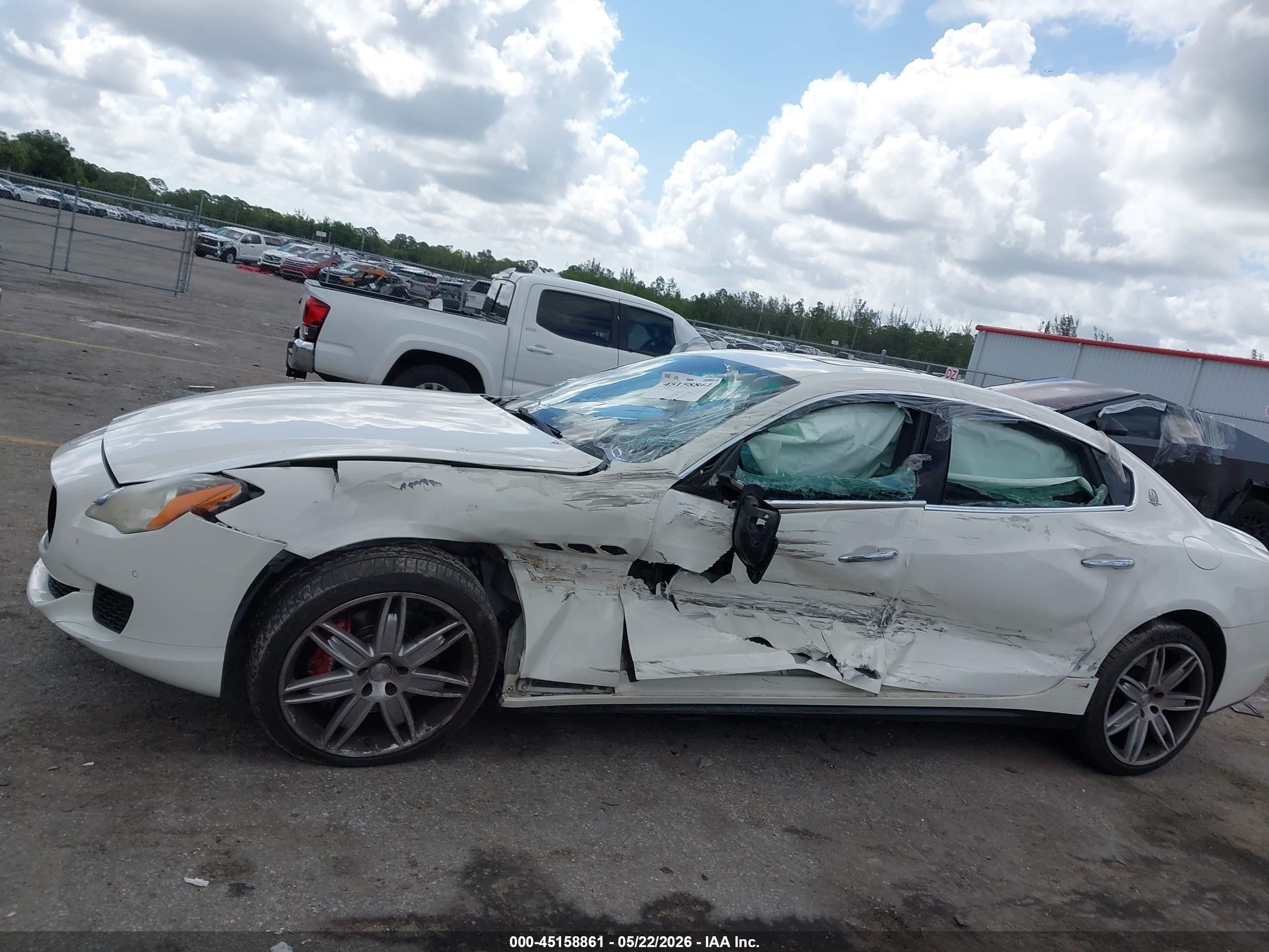 2015 Maserati Quattroporte S Q4 White vin: ZAM56RRA2F1151943