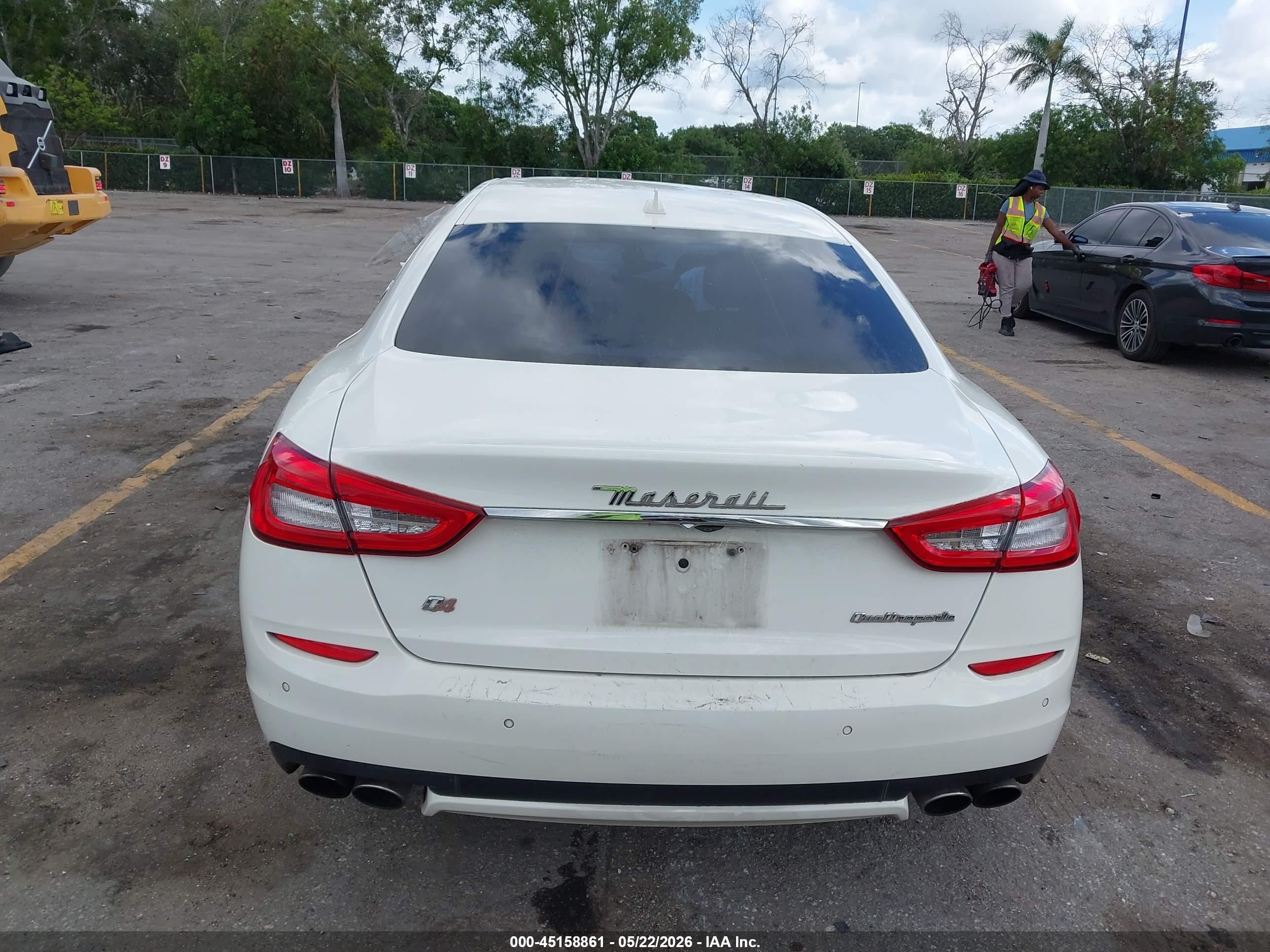 2015 Maserati Quattroporte S Q4 White vin: ZAM56RRA2F1151943