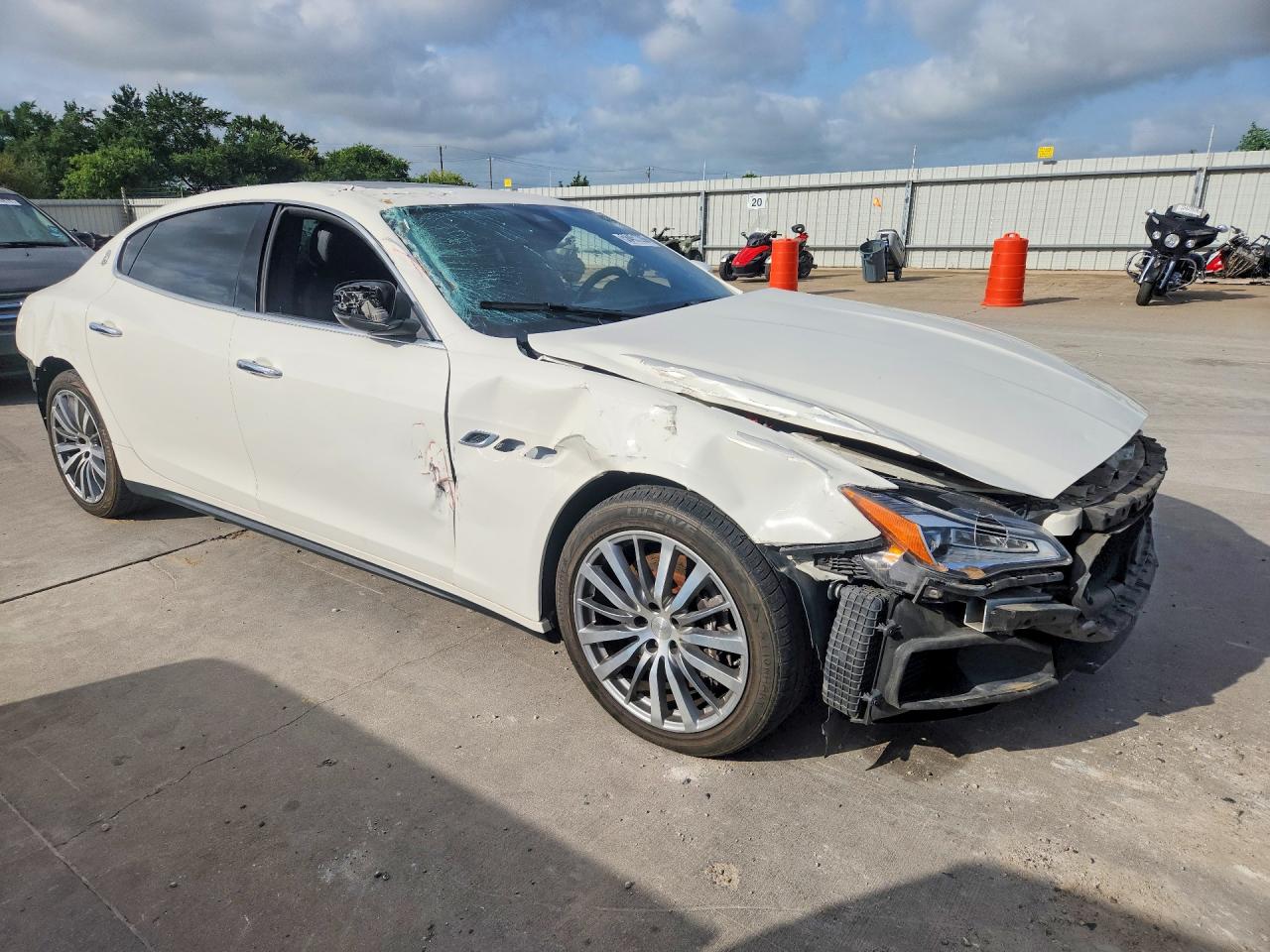 2018 Maserati Quattroporte S White vin: ZAM56YPAXJ1291793