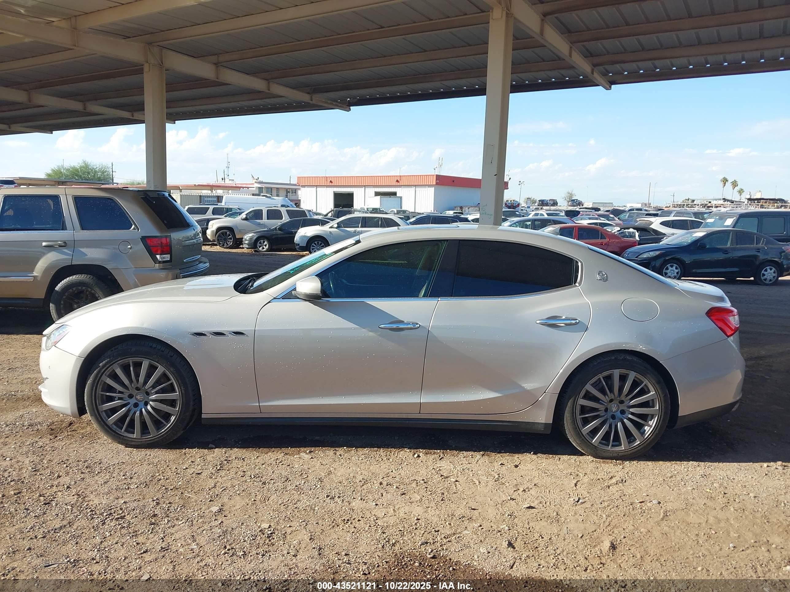 2017 Maserati Ghibli S Gold vin: ZAM57RSA9H1195609