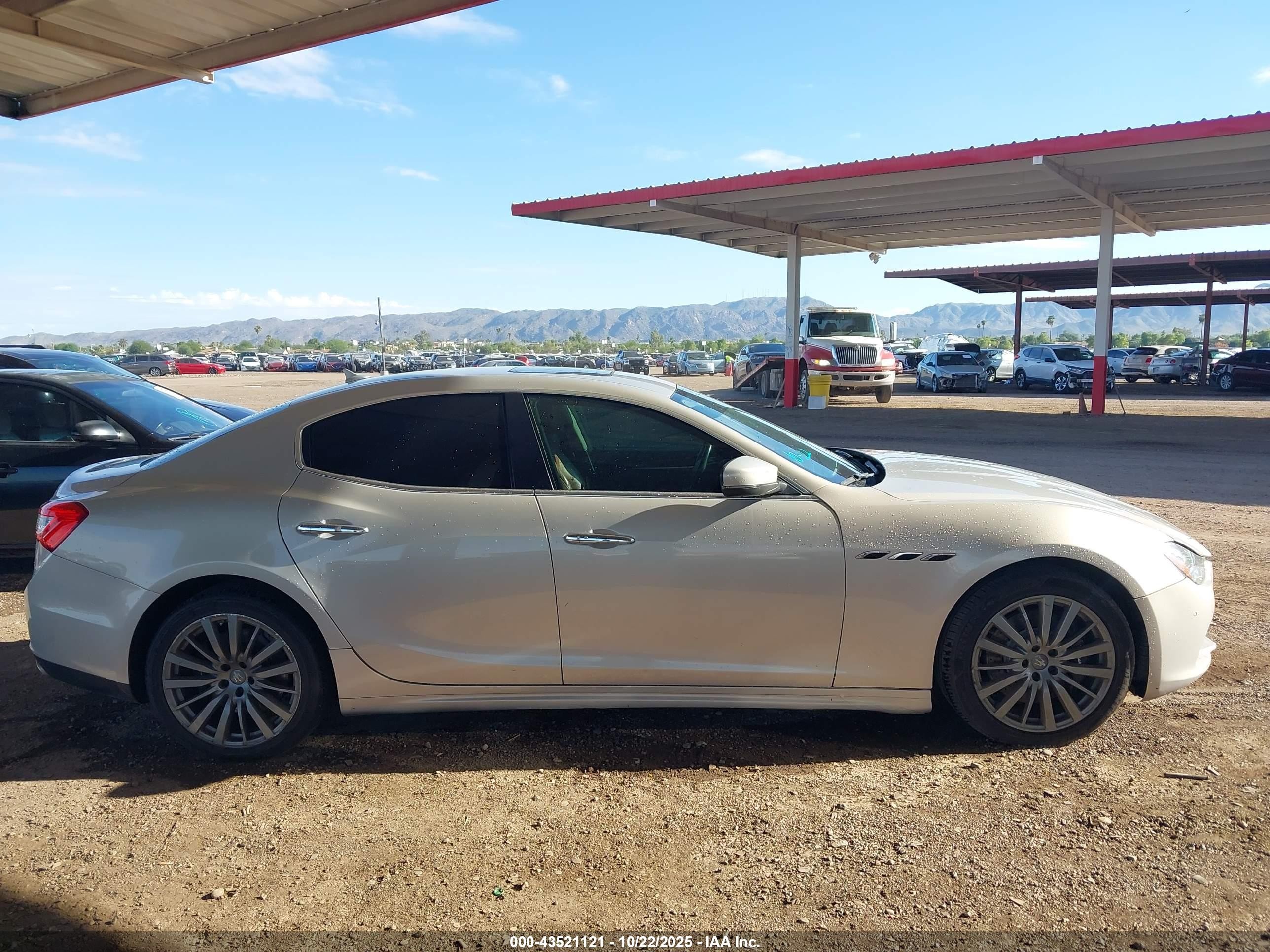 2017 Maserati Ghibli S Gold vin: ZAM57RSA9H1195609