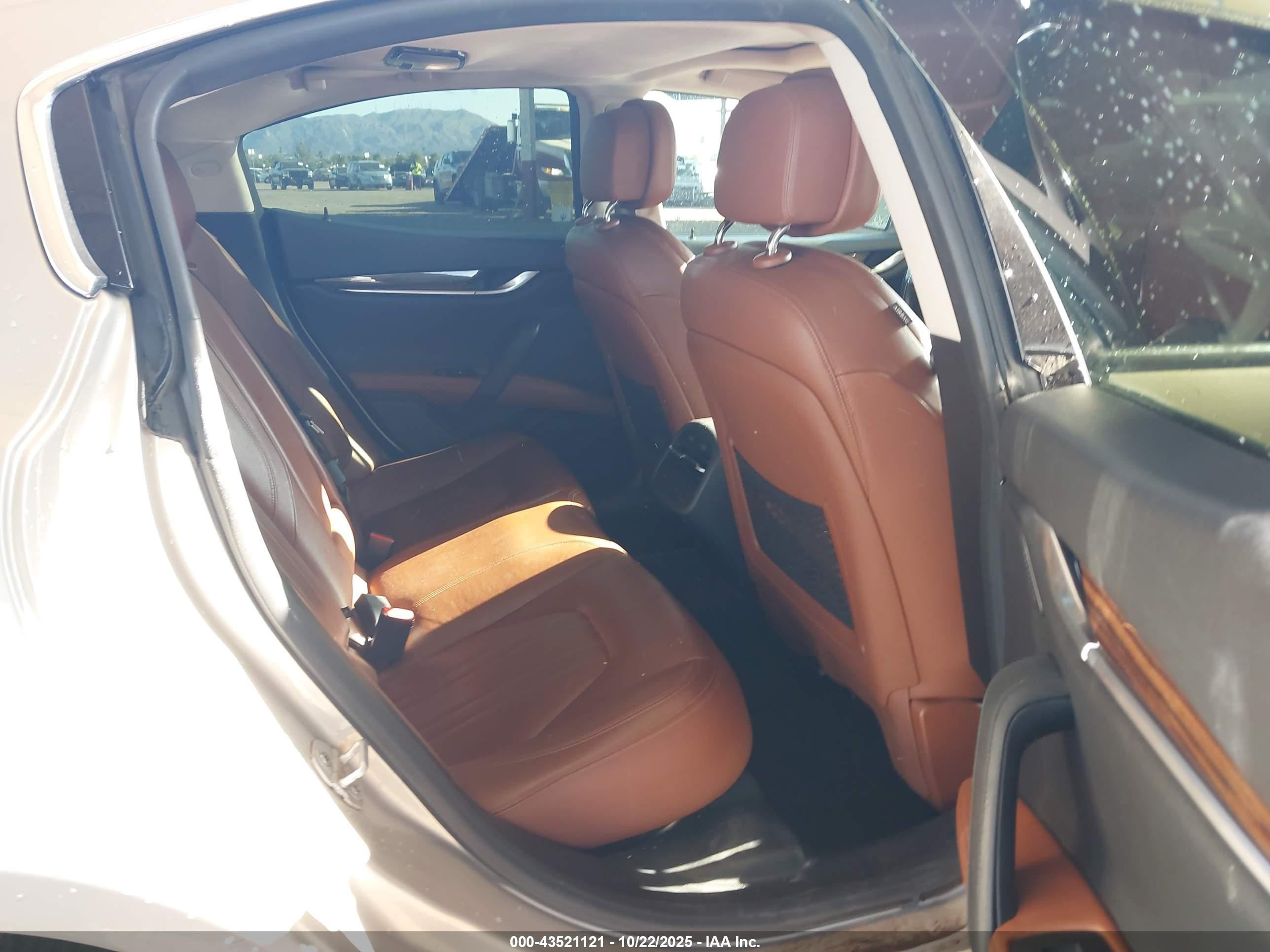 2017 Maserati Ghibli S Gold vin: ZAM57RSA9H1195609