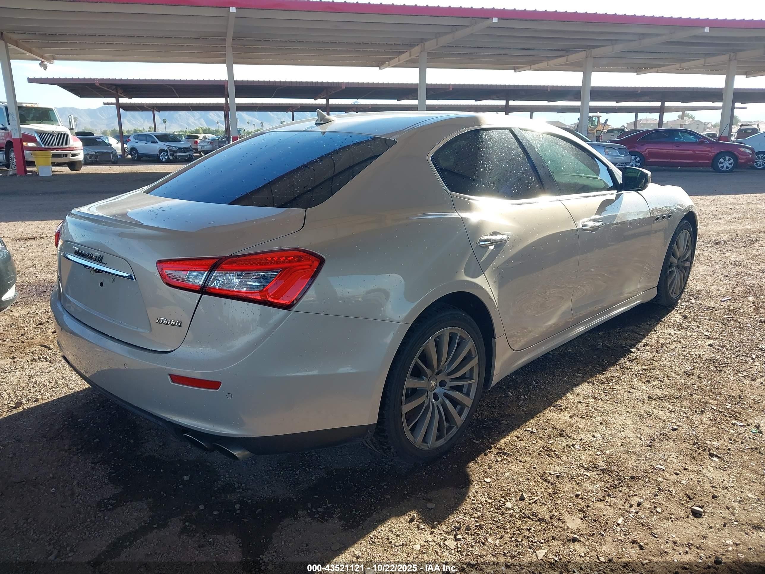 2017 Maserati Ghibli S Gold vin: ZAM57RSA9H1195609