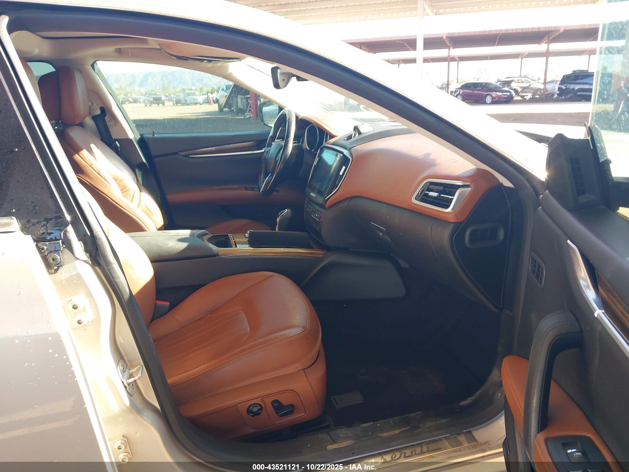 2017 Maserati Ghibli S Gold vin: ZAM57RSA9H1195609