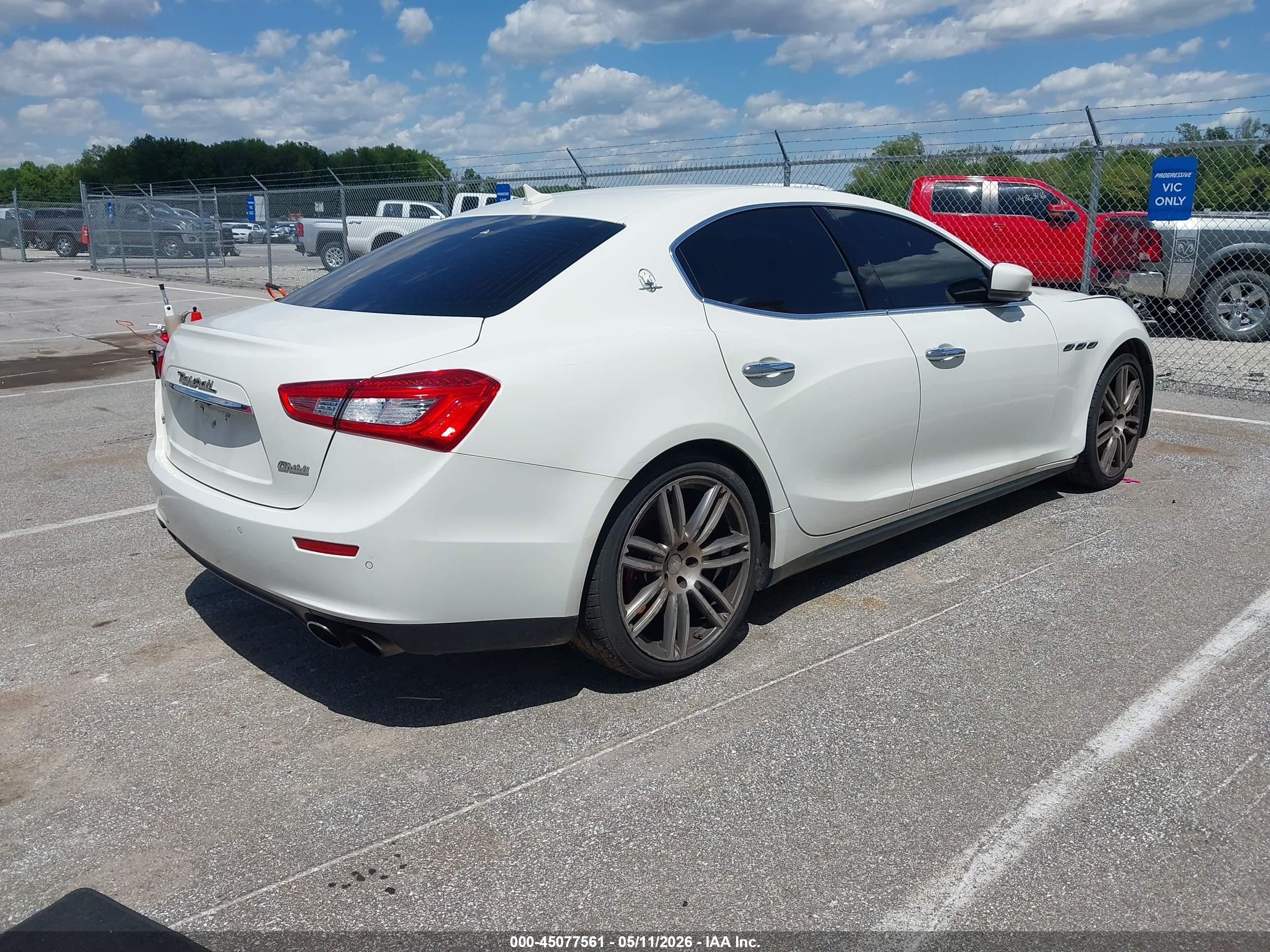 2014 Maserati Ghibli S Q4 Белый vin: ZAM57RTA1E1109736