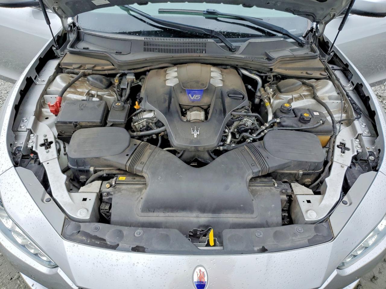 2015 Maserati Ghibli S Silver vin: ZAM57RTA1F1135402