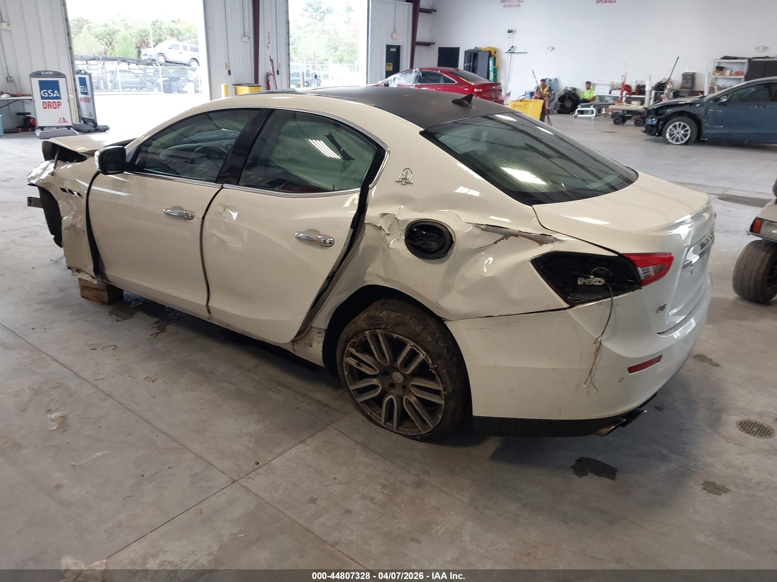 2014 Maserati Ghibli S Q4 White vin: ZAM57RTA2E1087679