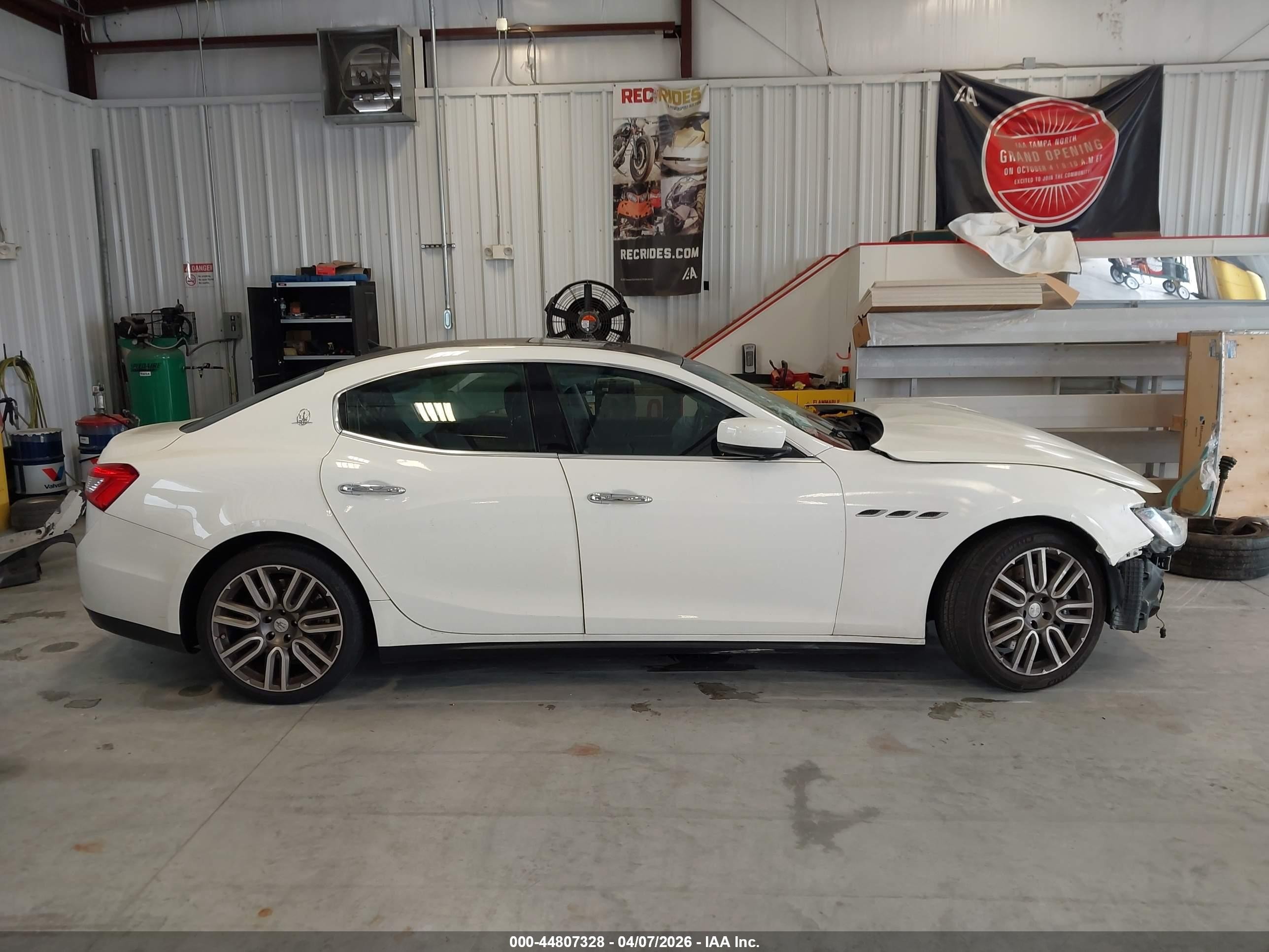 2014 Maserati Ghibli S Q4 White vin: ZAM57RTA2E1087679