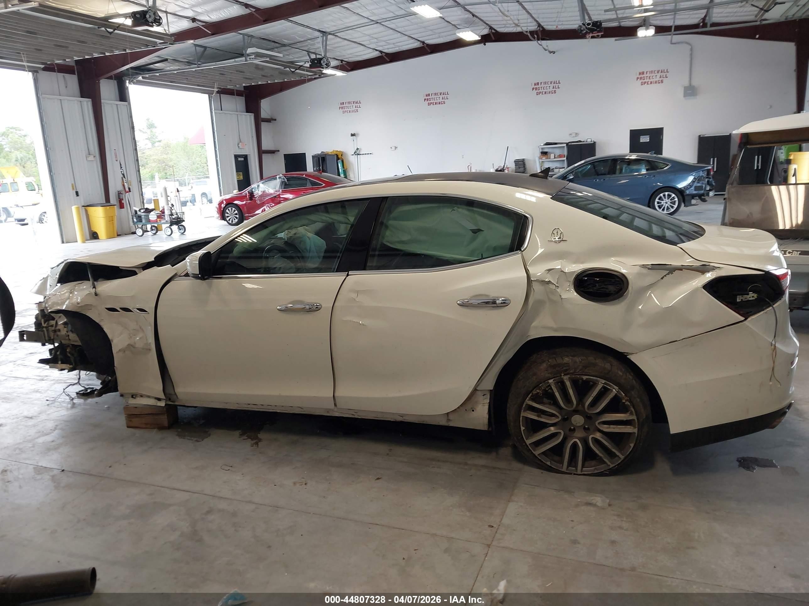 2014 Maserati Ghibli S Q4 White vin: ZAM57RTA2E1087679