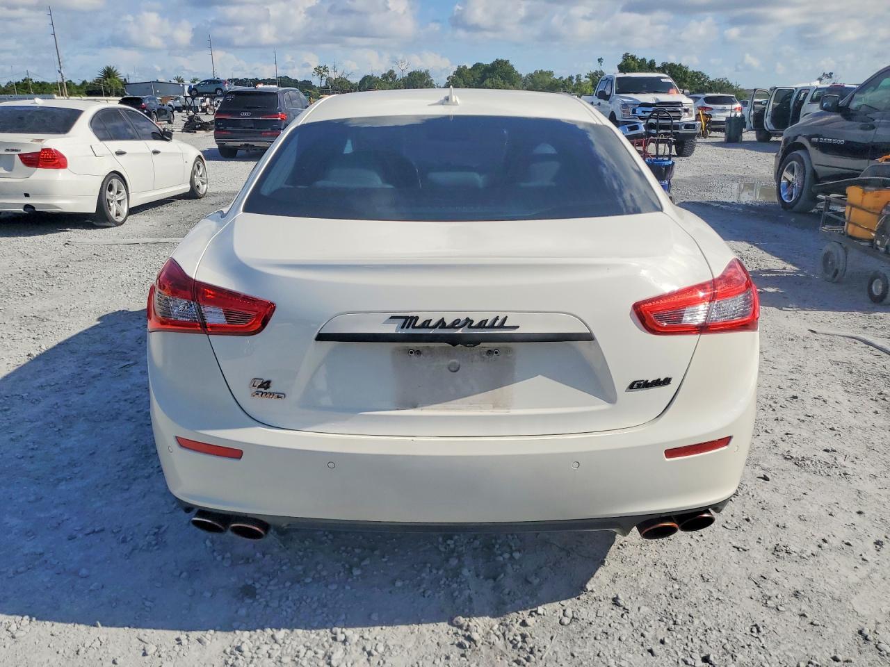 2014 Maserati Ghibli S White vin: ZAM57RTA3E1094737
