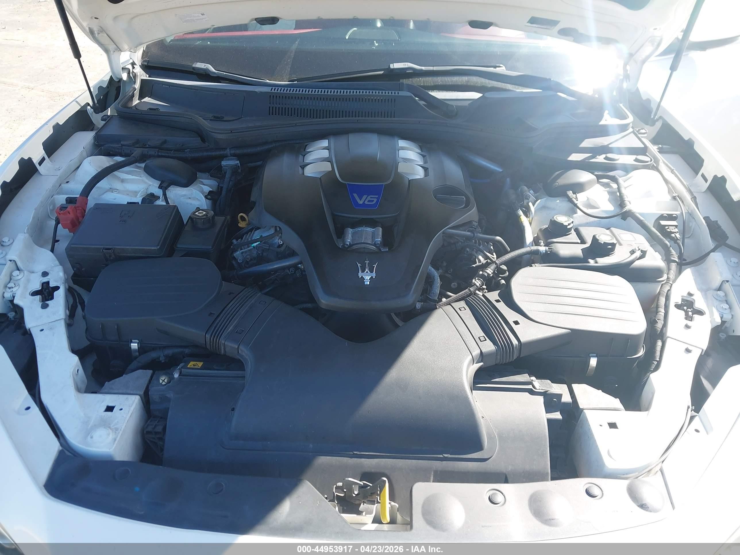 2015 Maserati Ghibli S Q4 White vin: ZAM57RTA3F1145641