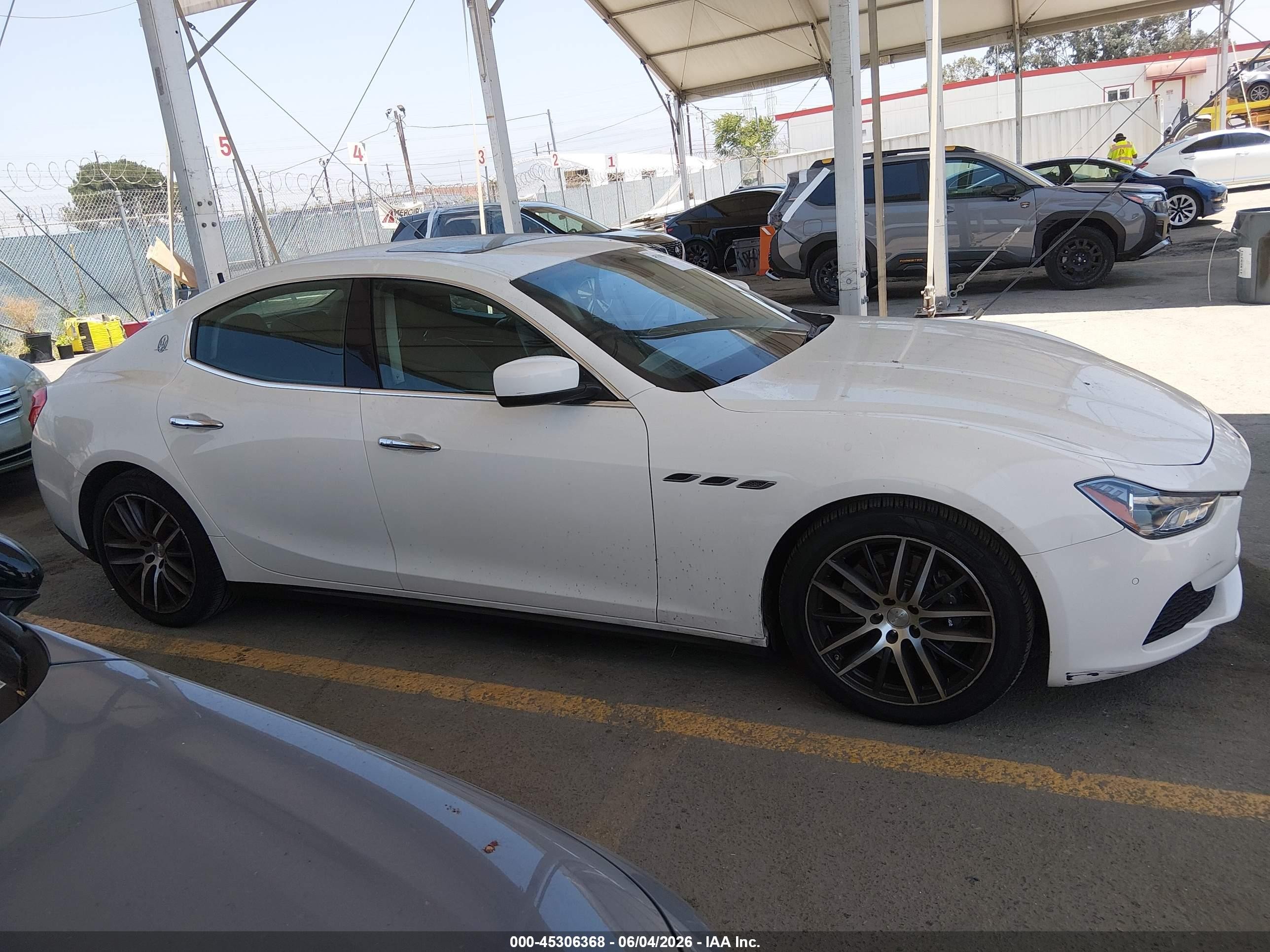 2014 Maserati Ghibli S Q4 White vin: ZAM57RTAXE1089602