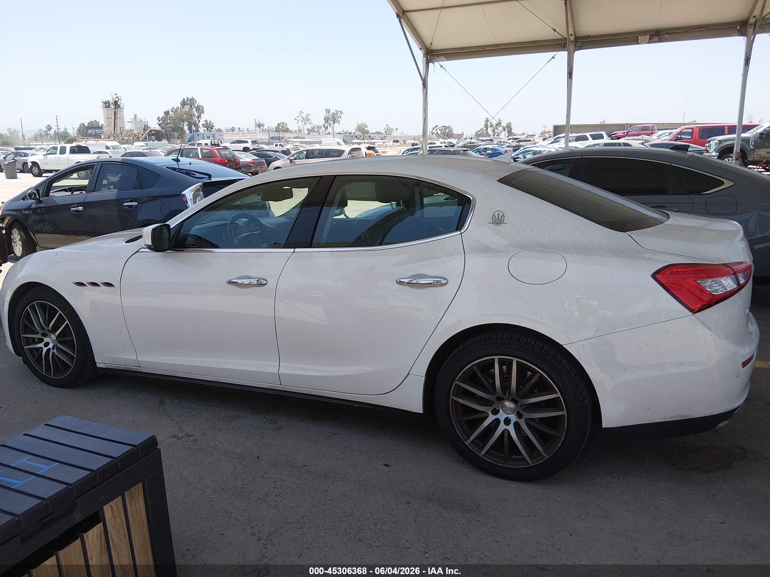 2014 Maserati Ghibli S Q4 White vin: ZAM57RTAXE1089602
