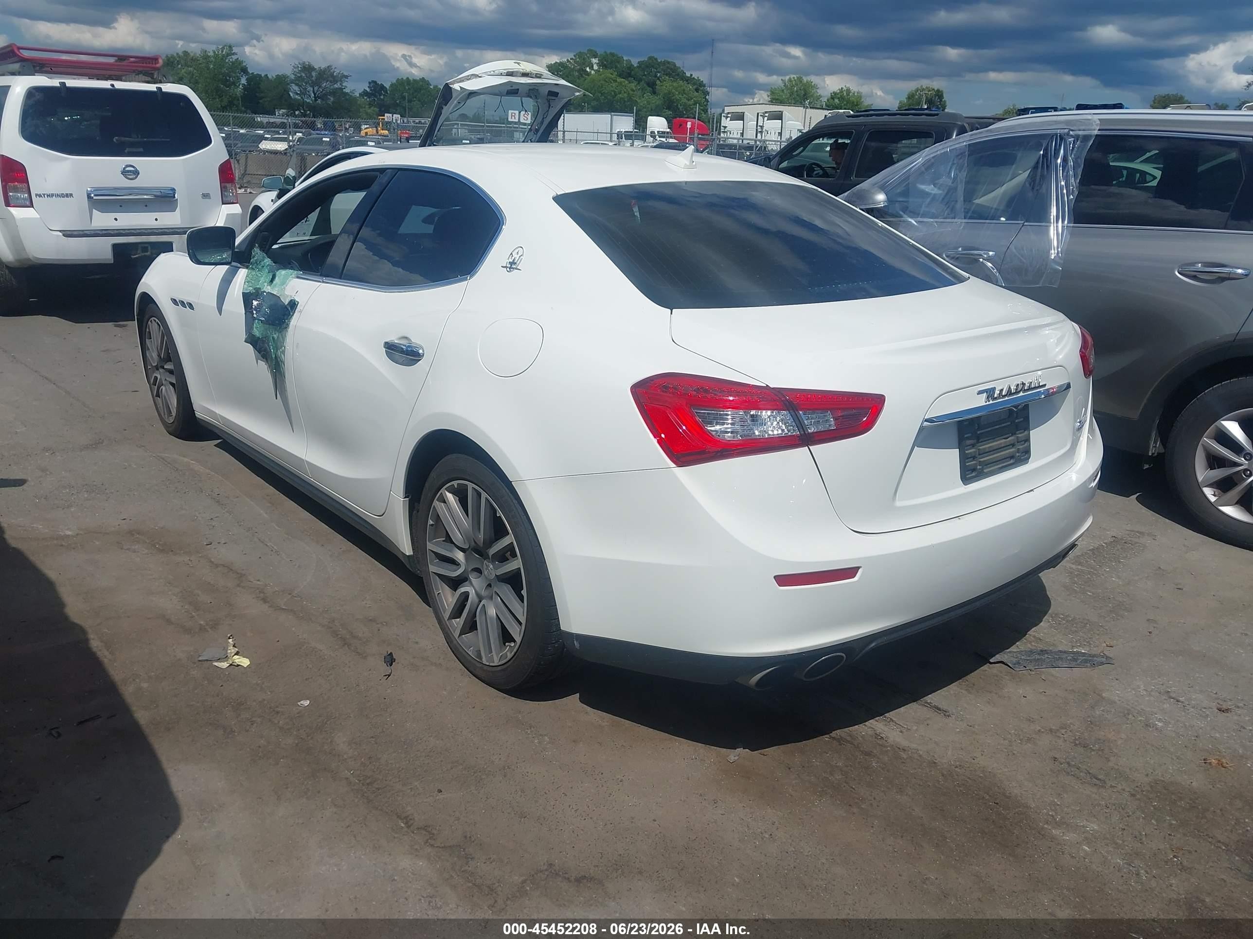 2015 Maserati Ghibli   White vin: ZAM57XSA0F1162158