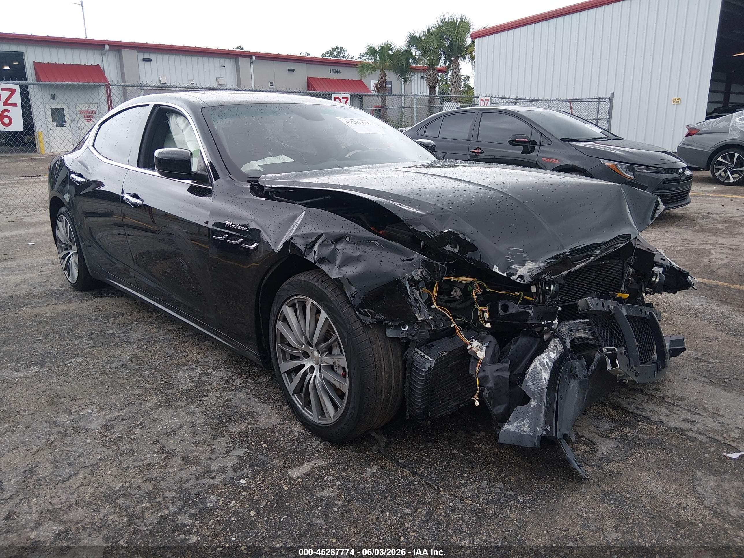 2016 Maserati Ghibli   Black vin: ZAM57XSA1G1173879