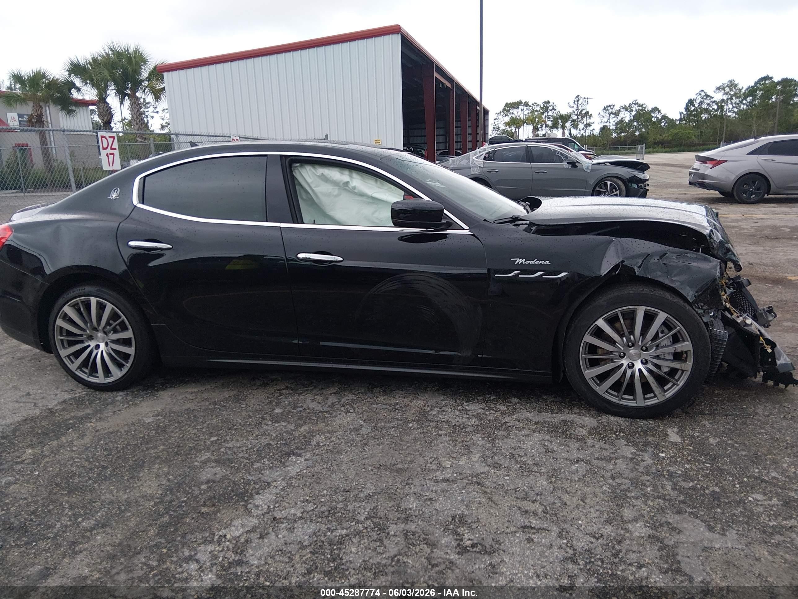2016 Maserati Ghibli   Black vin: ZAM57XSA1G1173879