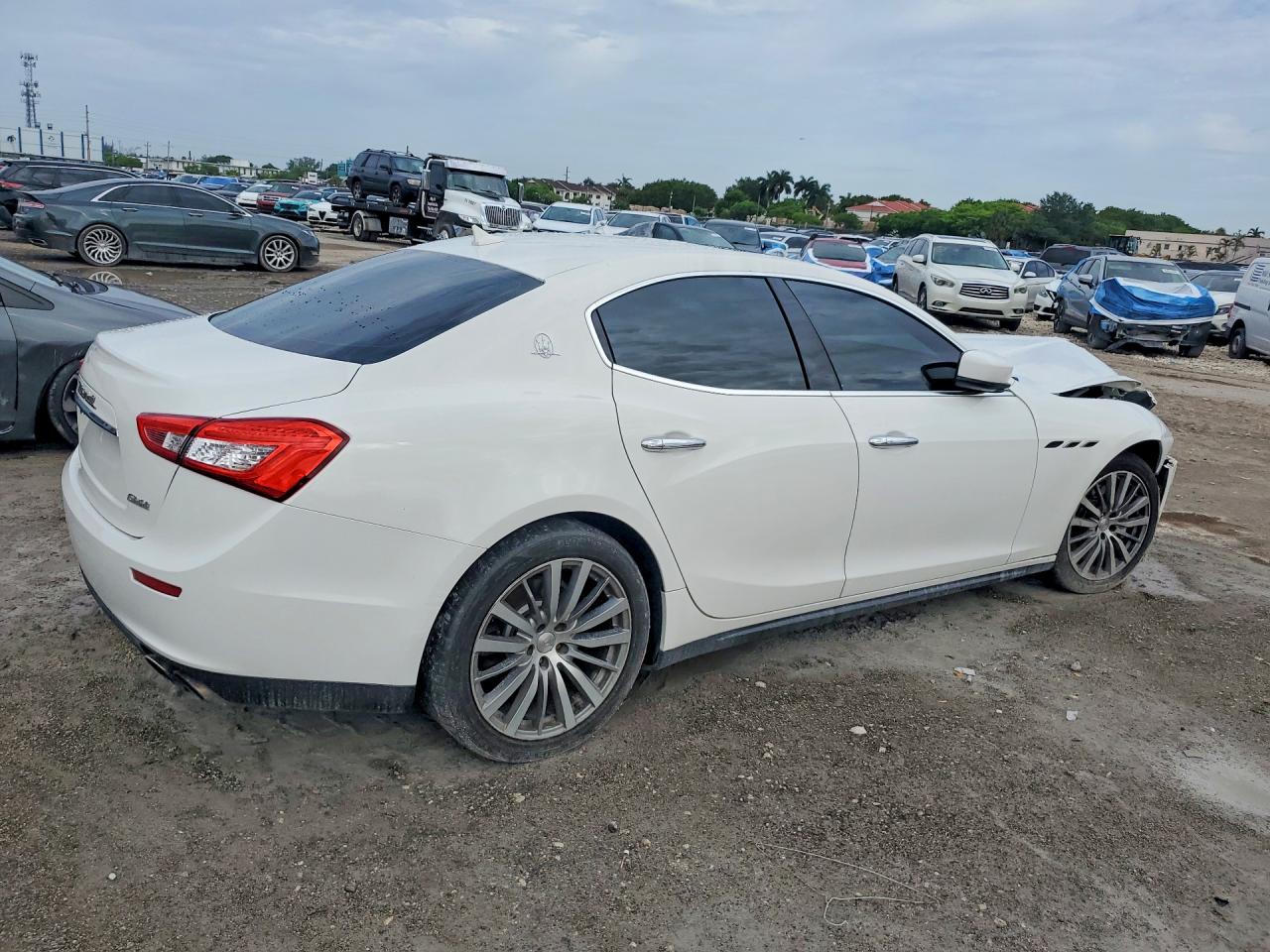2014 Maserati Ghibli White vin: ZAM57XSA2E1103580