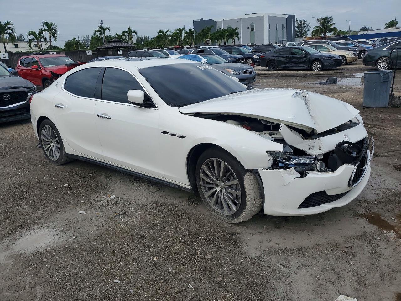 2014 Maserati Ghibli White vin: ZAM57XSA2E1103580