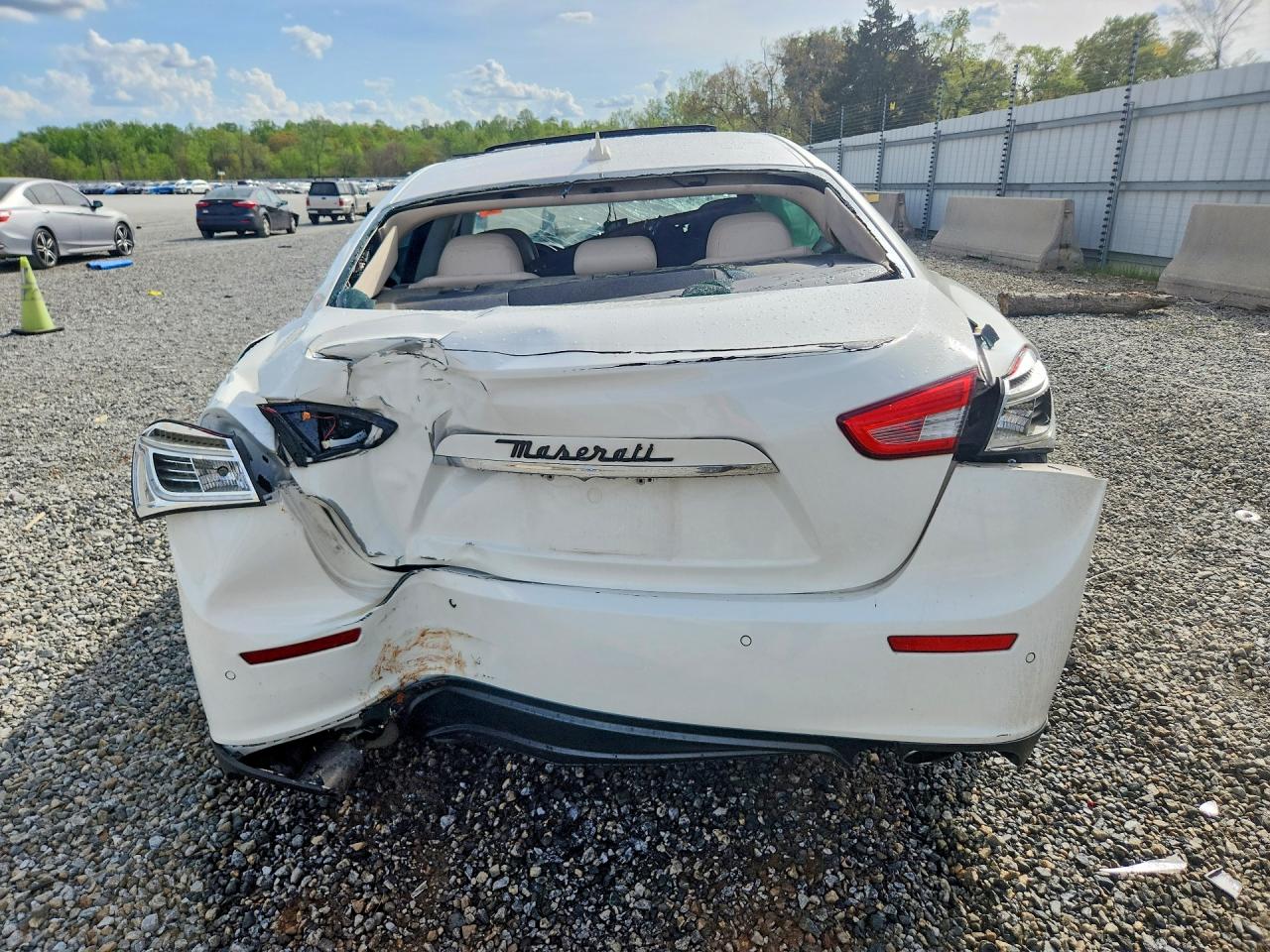 2014 Maserati Ghibli White vin: ZAM57XSA3E1086109