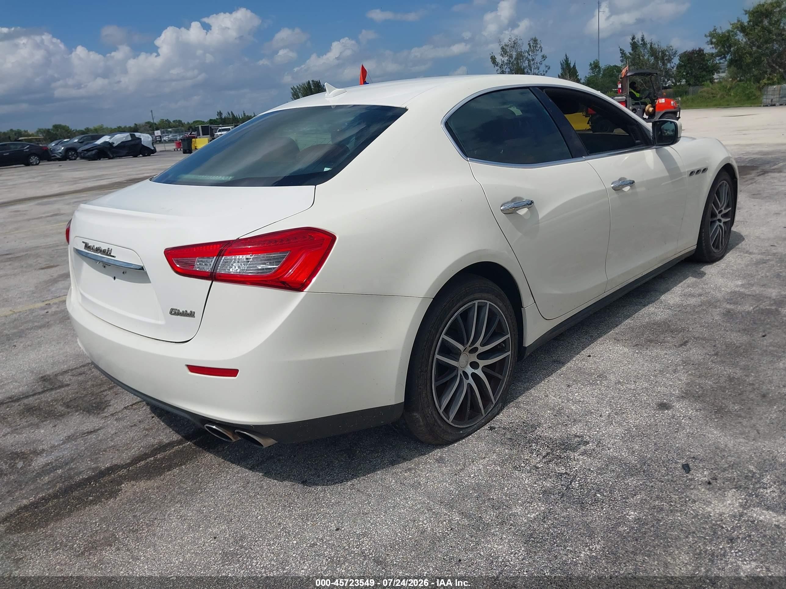 2014 Maserati Ghibli White vin: ZAM57XSA4E1128142