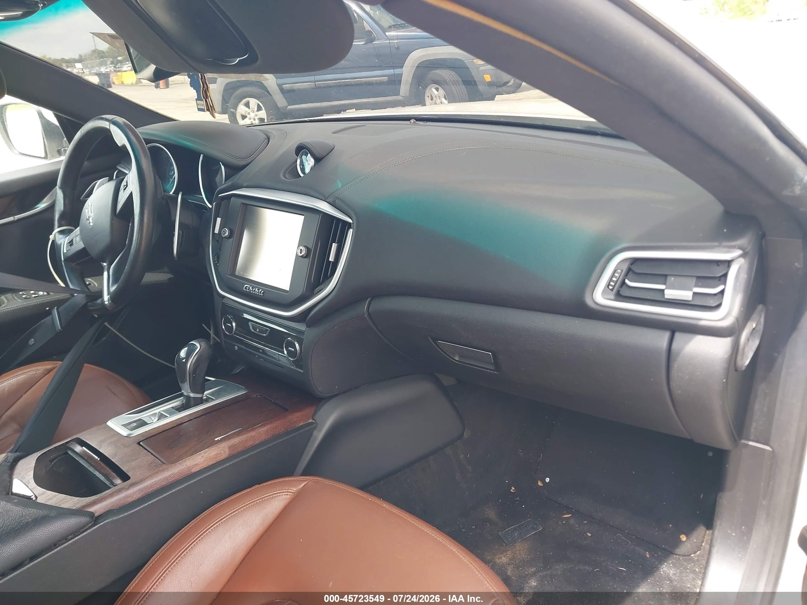 2014 Maserati Ghibli White vin: ZAM57XSA4E1128142