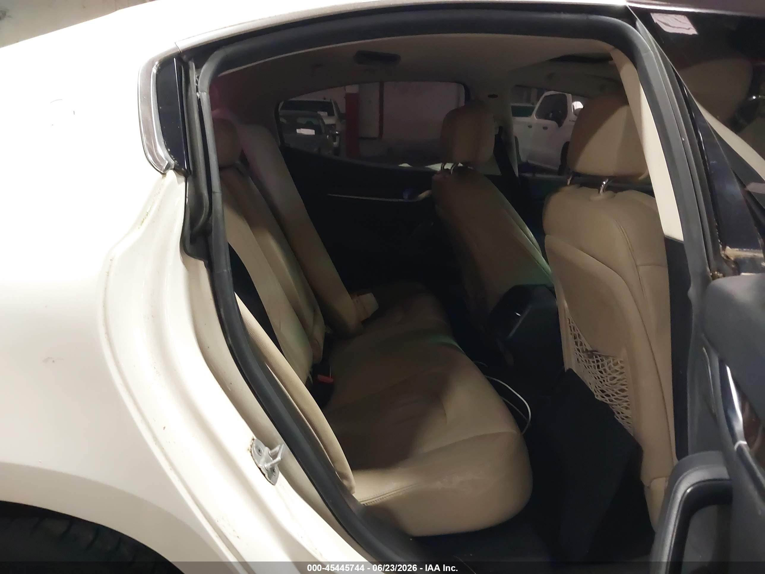 2014 Maserati Ghibli   White vin: ZAM57XSA5E1090095